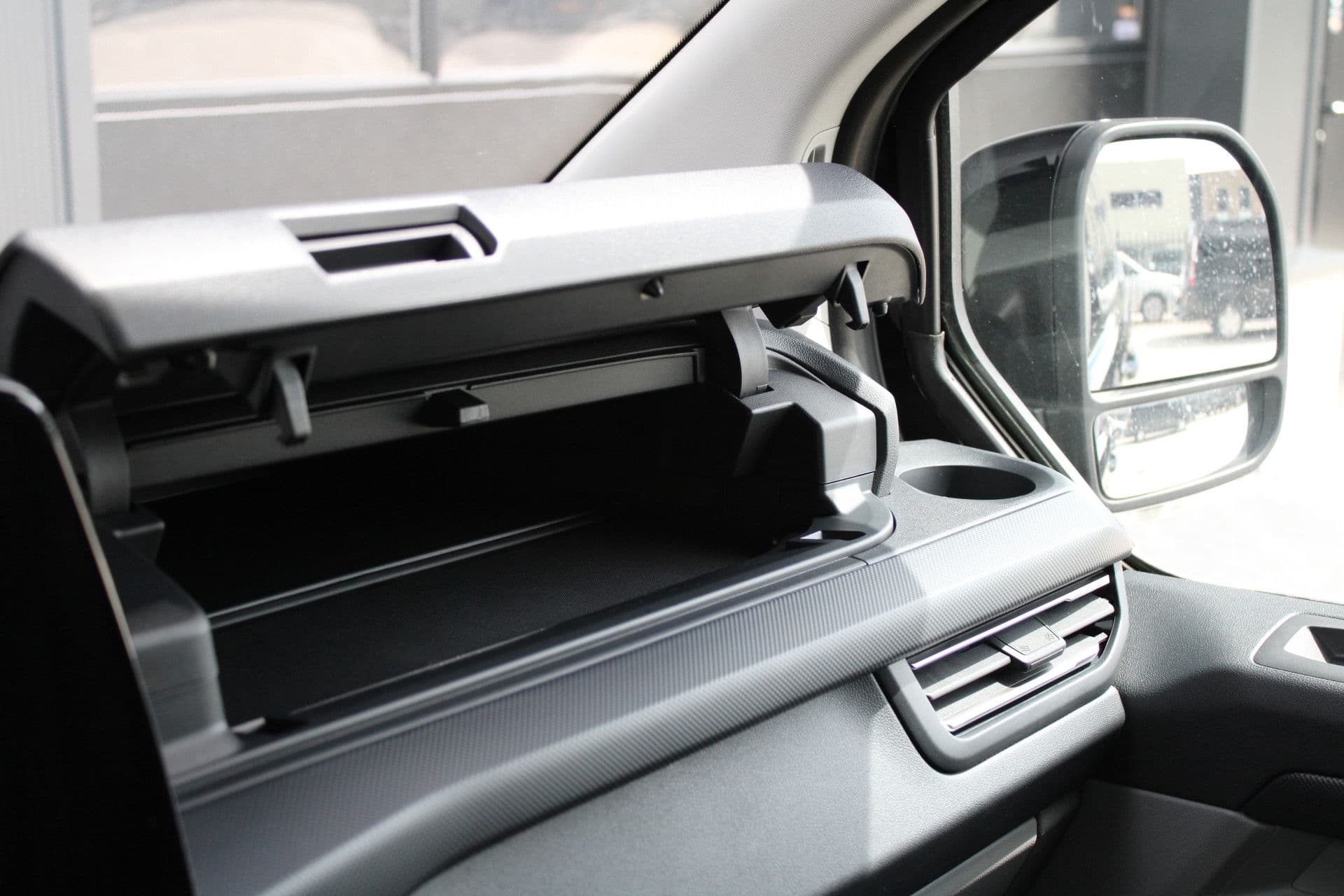 Ford Transit Custom 340 2.5 PHEV L2H1 Limited 232pk - 8 zits - Adaptive Cruise - Blind spot - Navi - Stuurverwarming - Airco achterin - Incl BPM - Rijklaar thumbnail 24