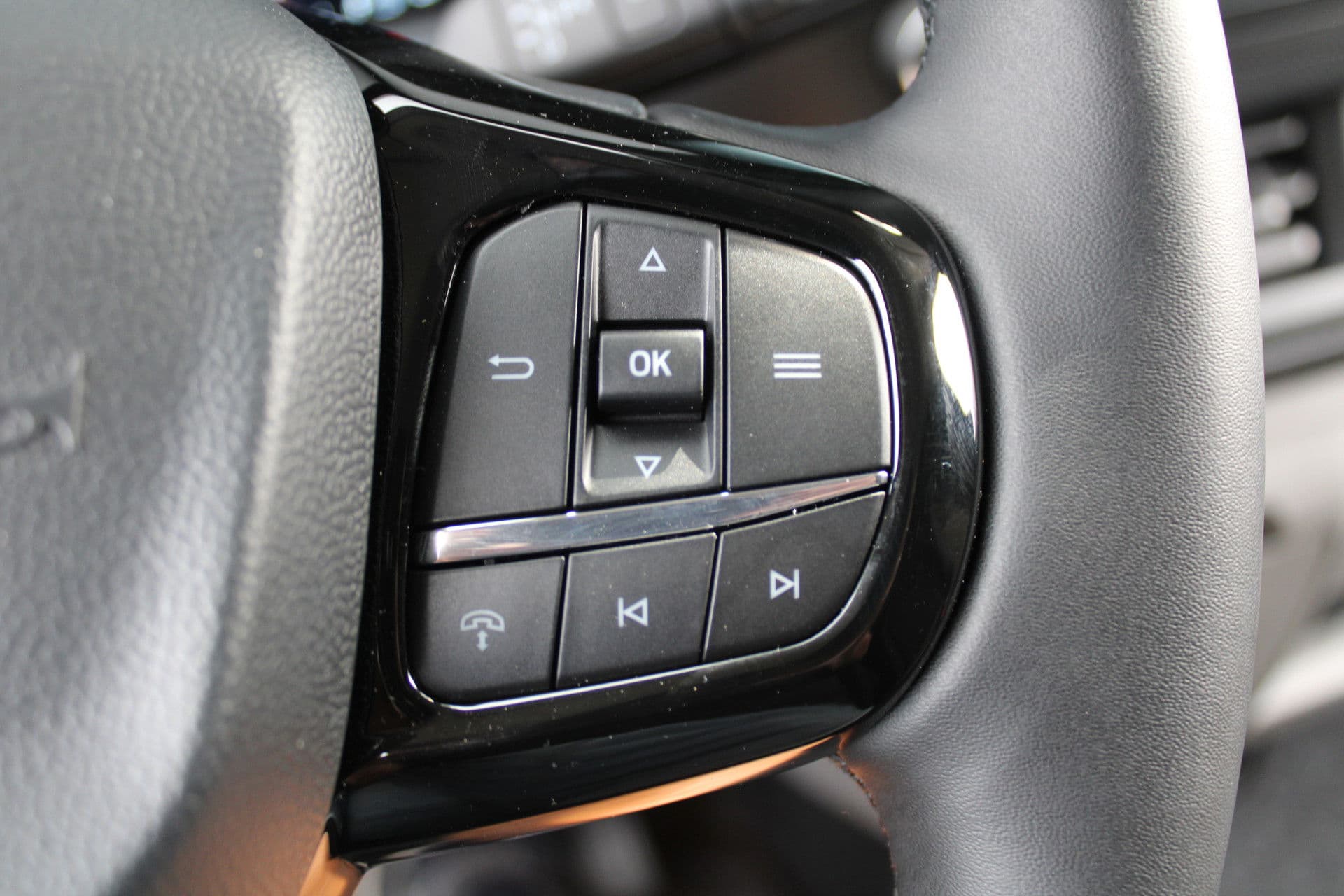 Ford Transit Custom 320 2.5 PHEV L2H1 Trend 232pk - 5 jaar GARANTIE - 2x Schuifdeur - Adaptive Cruise - Blind Spot - Navigatie - Camera - Verwarmd Stuur - Rijklaar thumbnail 25