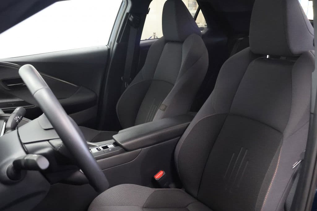 Toyota C-HR 1.8 Hybrid 140 Dynamic | Elektrische achterklep | Winter Pack thumbnail 6