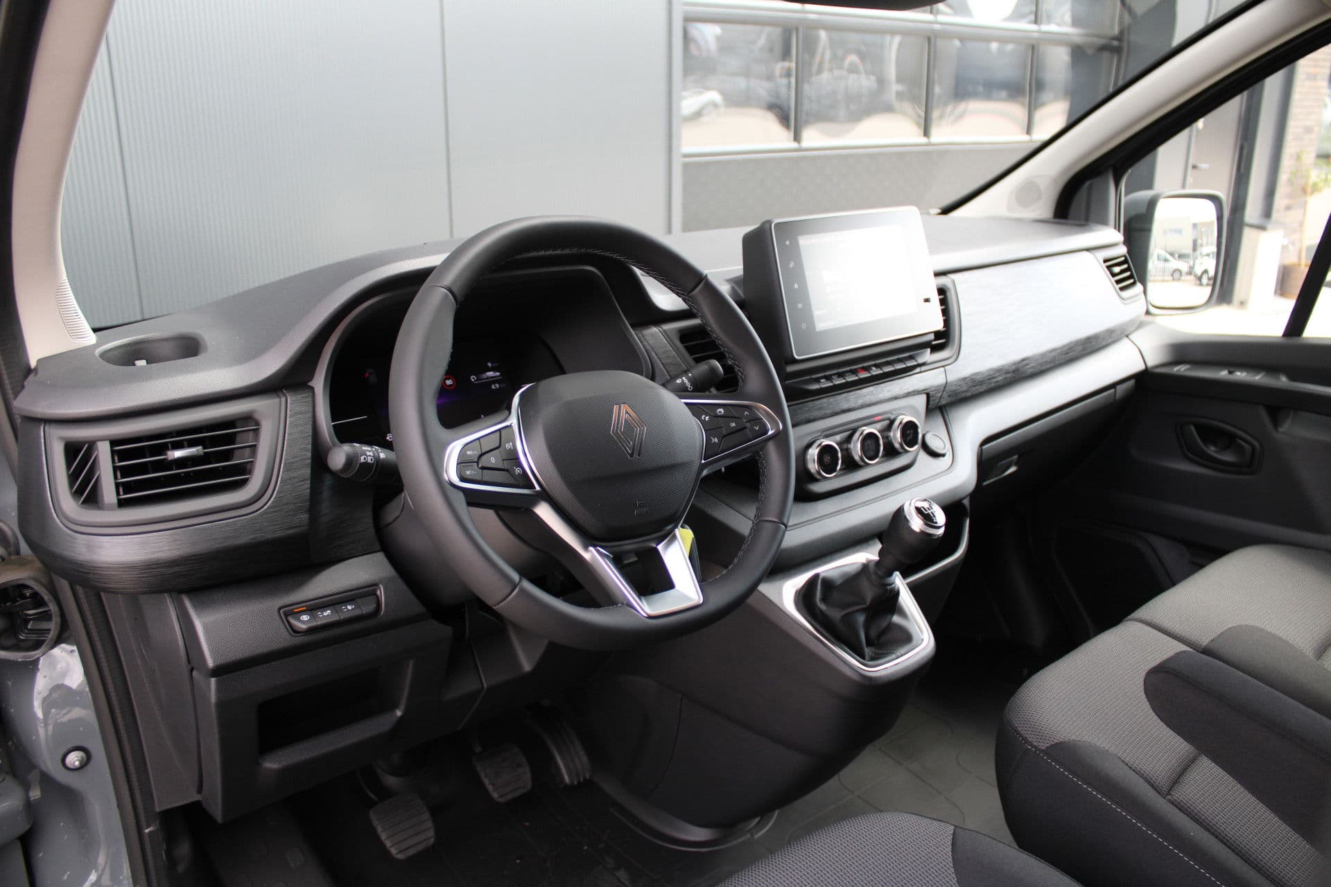 Renault Trafic 2.0 Blue dCi 130pk T30 L2H1 Advance - 2x Schuifdeur - Achteruitrijcamera - Carplay - Android - Allseason - Trekhaak - Rijklaar thumbnail 2