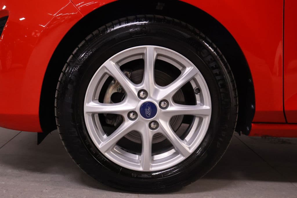 Ford Fiesta 1.0 EcoBoost Hybrid Titanium thumbnail 5