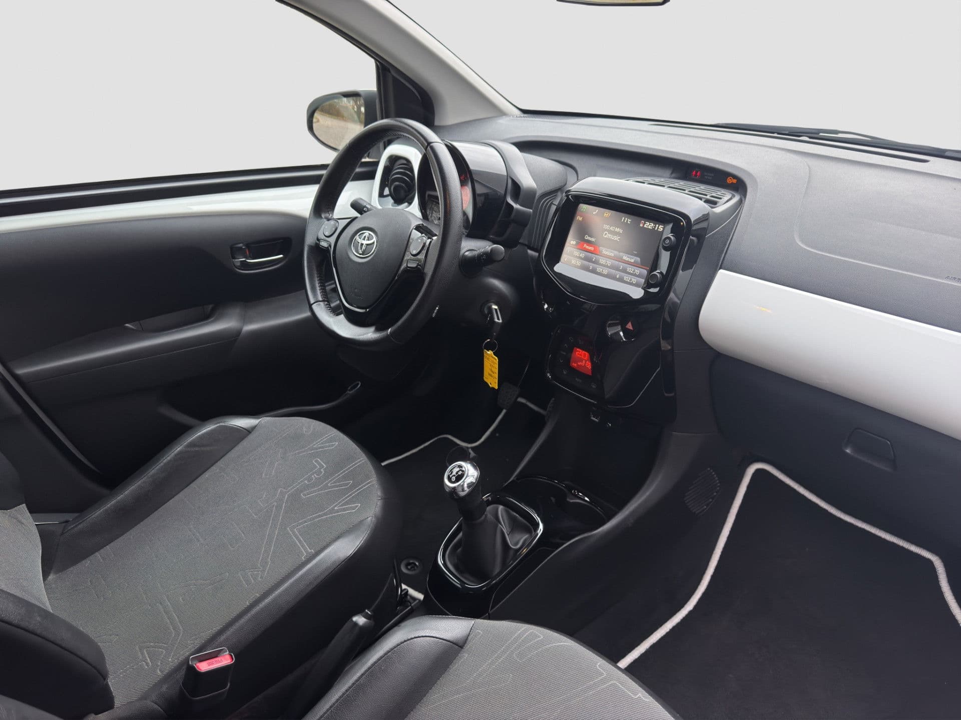 Toyota Aygo 1.0 VVT-i X-Joy | LMV | Climate | NL auto thumbnail 18