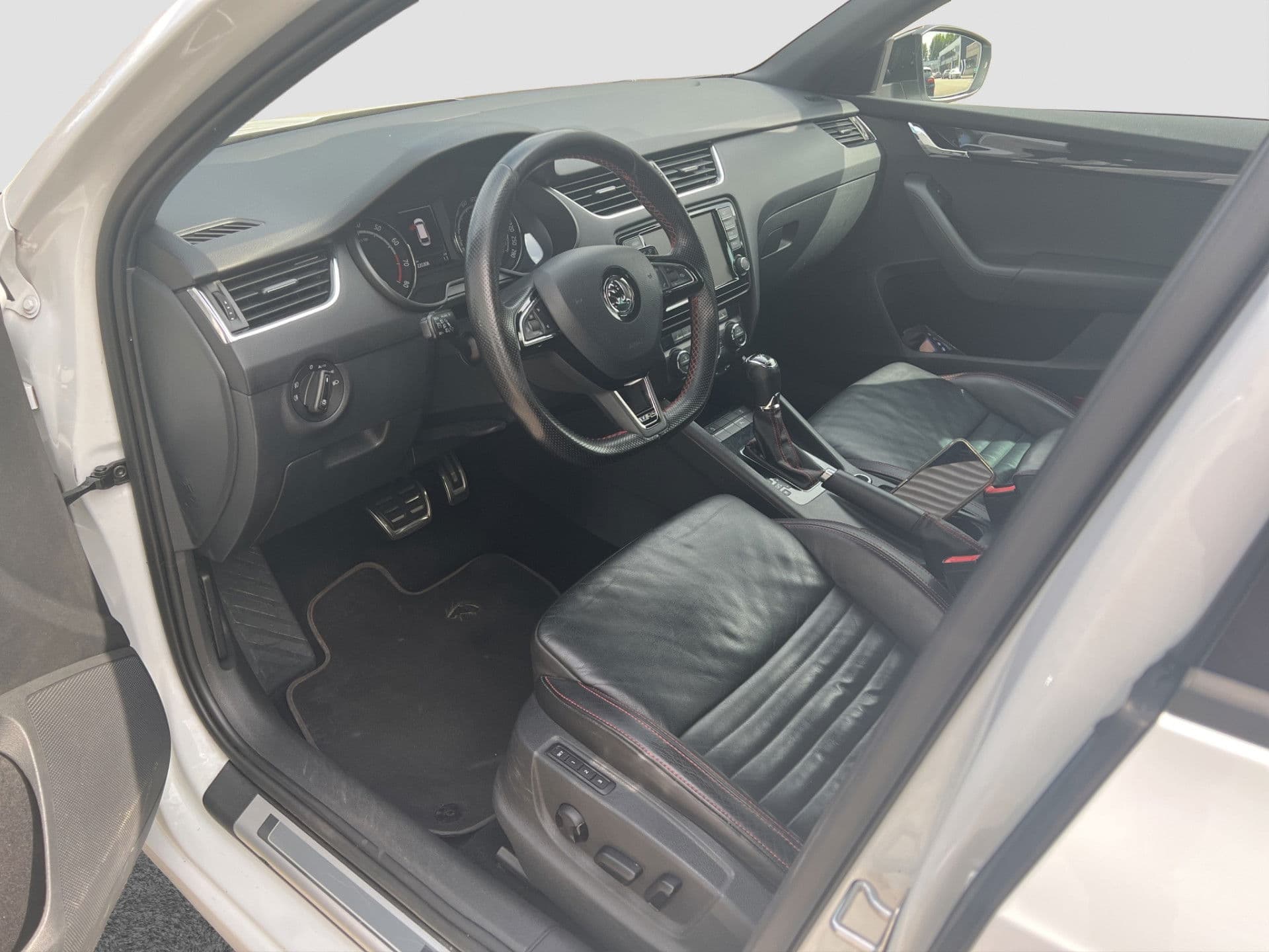 Škoda Octavia Combi 2.0 TSI RS 230 | Memory Stoelen | Stoelverw. | thumbnail 11