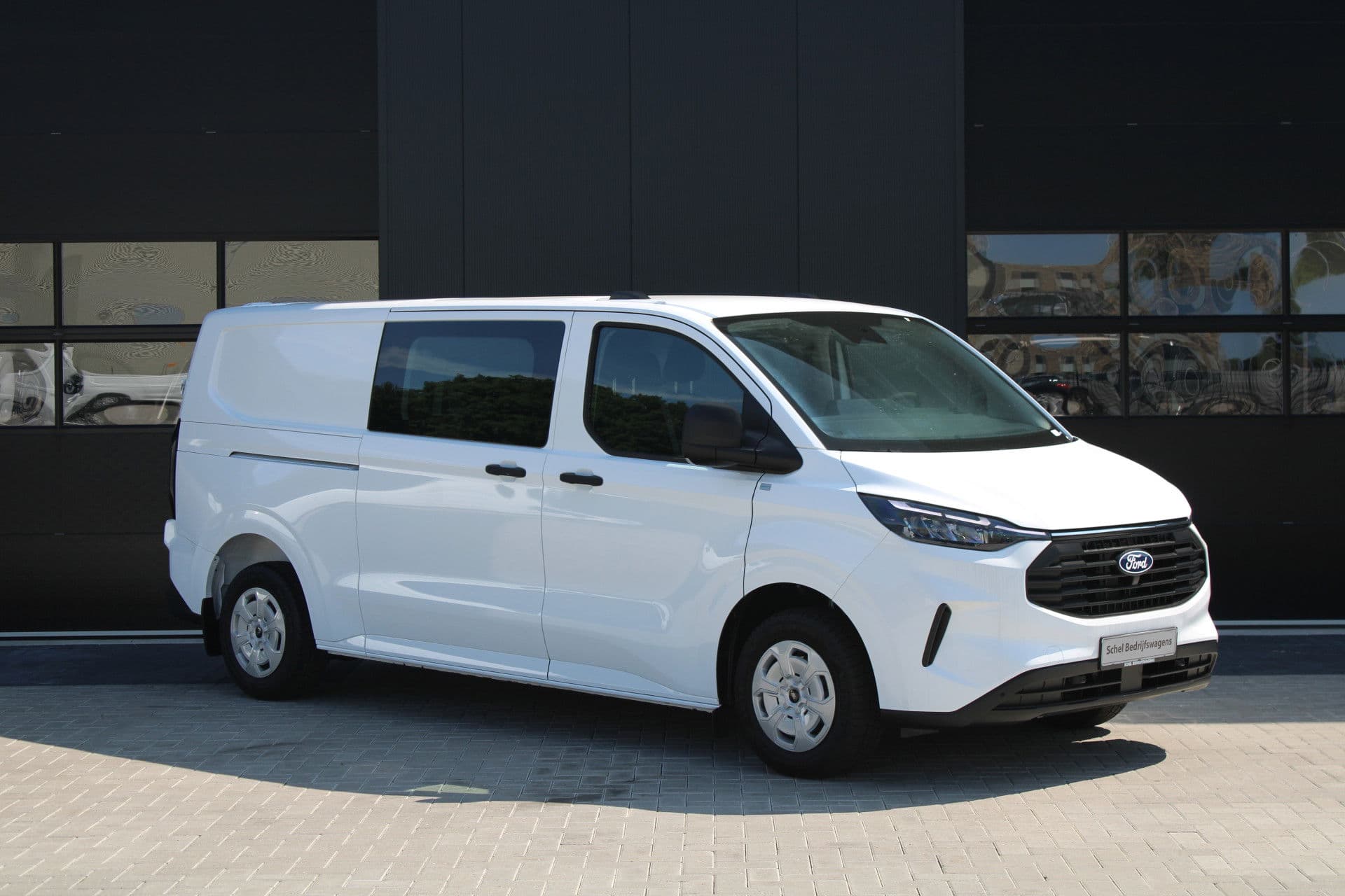 Ford Transit Custom 320 2.0 TDCI L2H1 Trend DC 136pk - Carplay - Android - Camera - Trekhaak - LED koplampen - Stoelverwarming - Draadloos laden - Rijklaar thumbnail 3