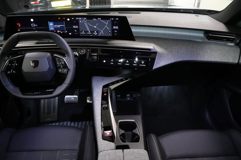 Peugeot 3008 1.2 Hybrid 145 GT thumbnail 7