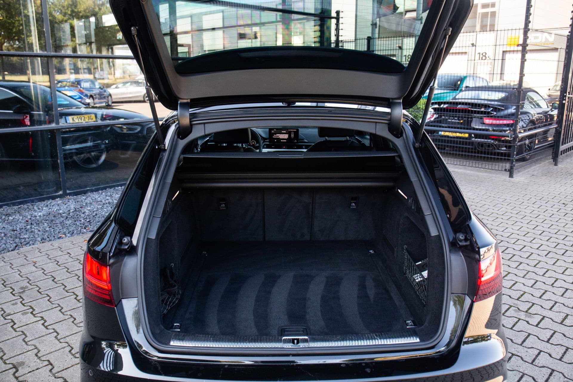 Audi A4 Avant 35 TFSI Launch edition Sport S-line , Automaat, Sfeerverlichting, NL-auto thumbnail 24