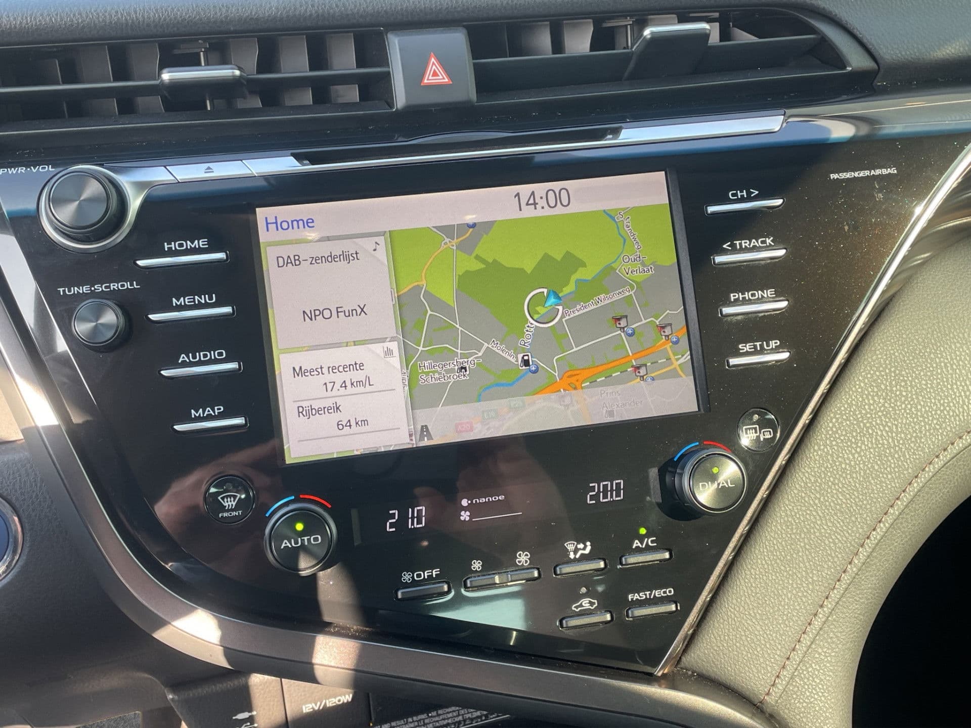 Toyota Camry 2.5 Hybrid Business + Blindspot | leder | Camera! thumbnail 18