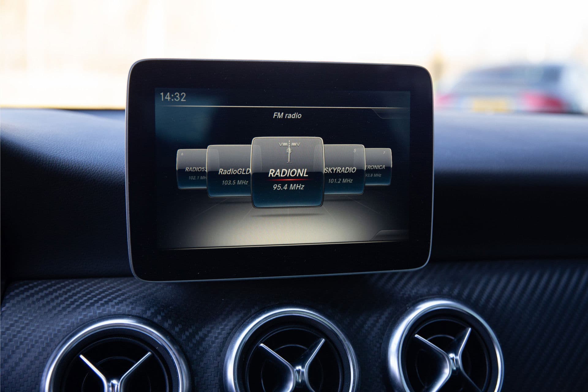 Mercedes-Benz A-Klasse 180 Business Solution AMG Upgrade Edition , Stoelverwarming, Camera, Led, NAP thumbnail 12