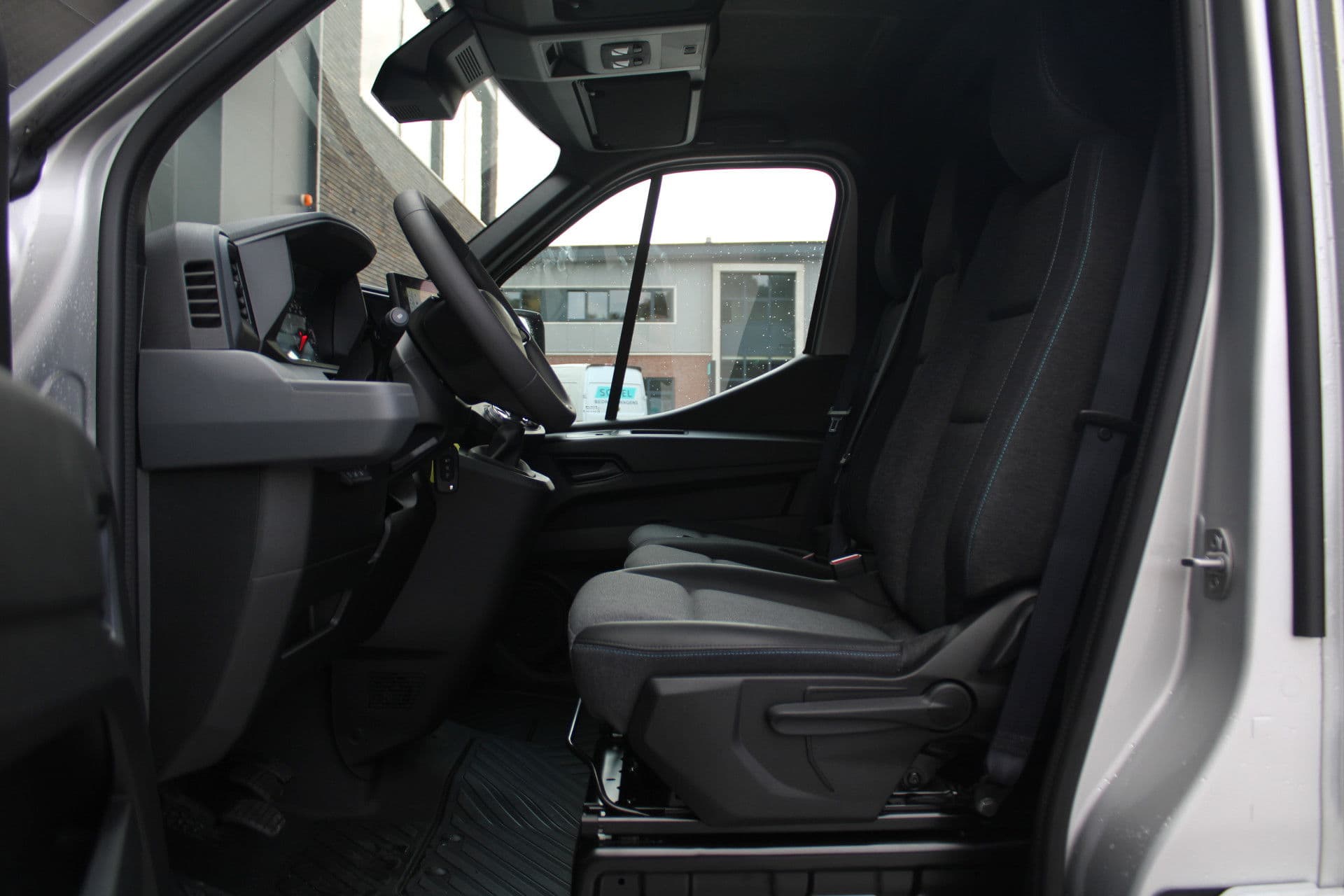 Renault Master T35 2.0 dCi 170pk L2H2 Extra - Navigatie - Camera - 270 gr deuren - Parkeersensoren - Draadloos laden - Rijklaar thumbnail 14