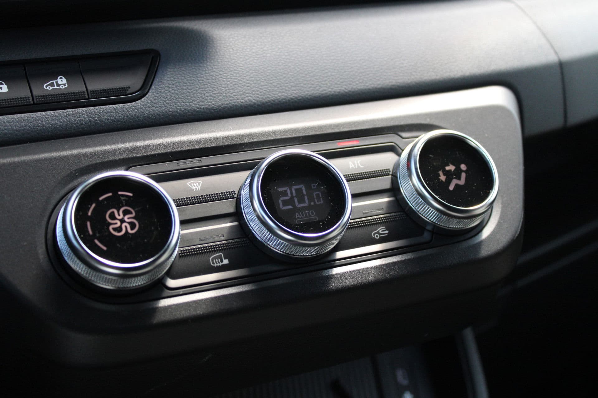 Renault Master T35 2.0 dCi 170pk L2H2 Extra - 2x Schuifdeur - Navigatie - Blind Spot - Camera - Stoelverwarming - Verwarmde voorruit - Rijklaar thumbnail 32