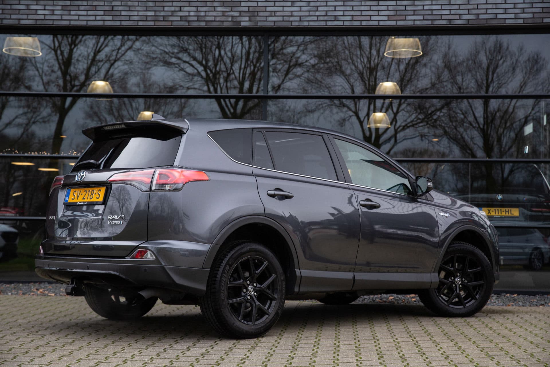 Toyota RAV4 2.5 Hybrid Black Edition , Panoramadak, Trekhaak, thumbnail 2