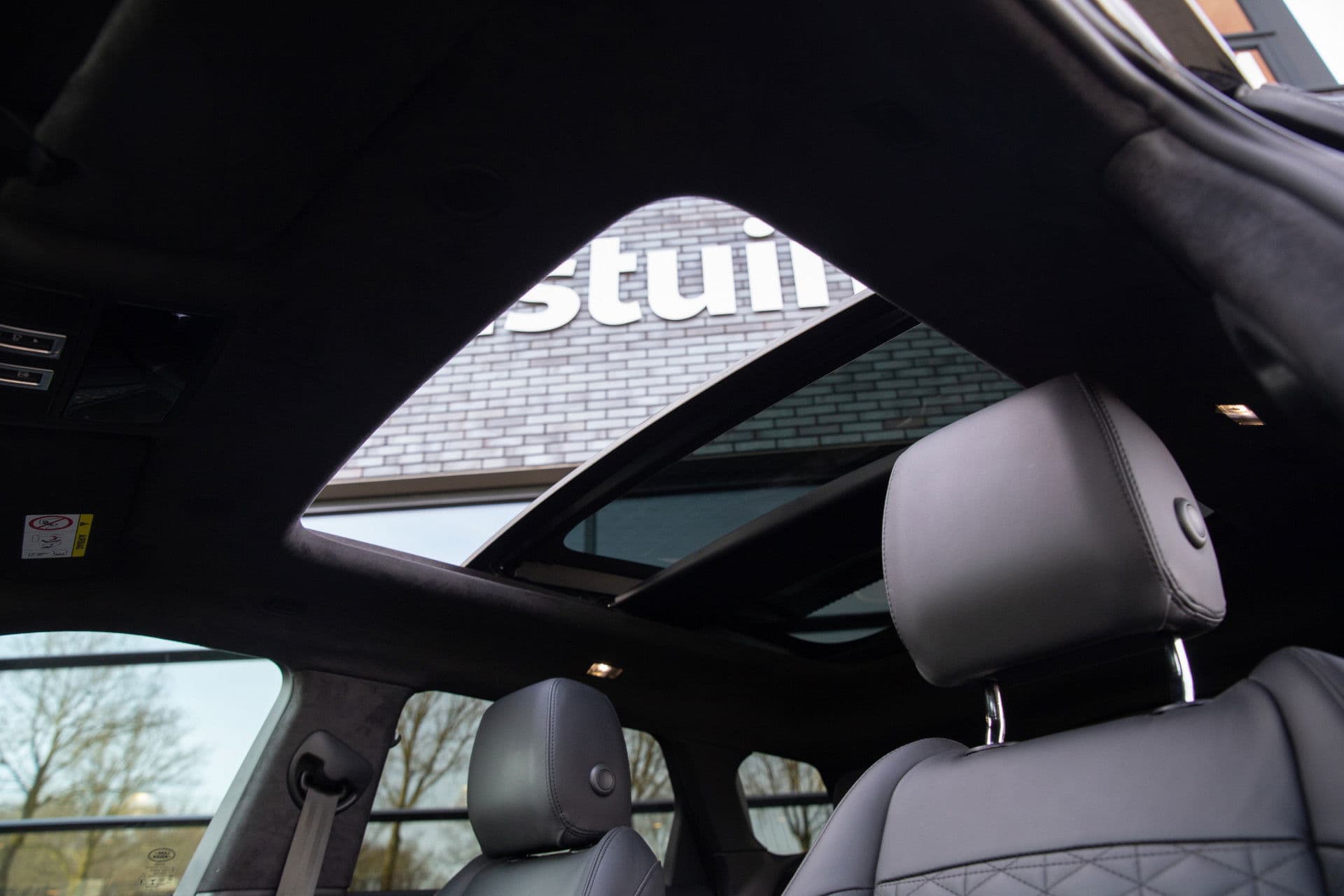 Land Rover Range Rover Evoque 1.5 P300e AWD R-Dynamic HSE Autobiography , Panoramadak, Meridian, Stoelventilatie, Head-up Display thumbnail 3