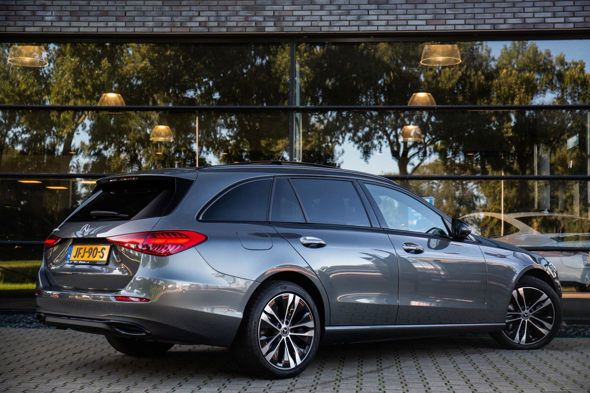 Mercedes-Benz C-Klasse Estate 300 e AMG Line , Panoramadak, Sfeerverlichting, 3D-camera, HUD thumbnail 3