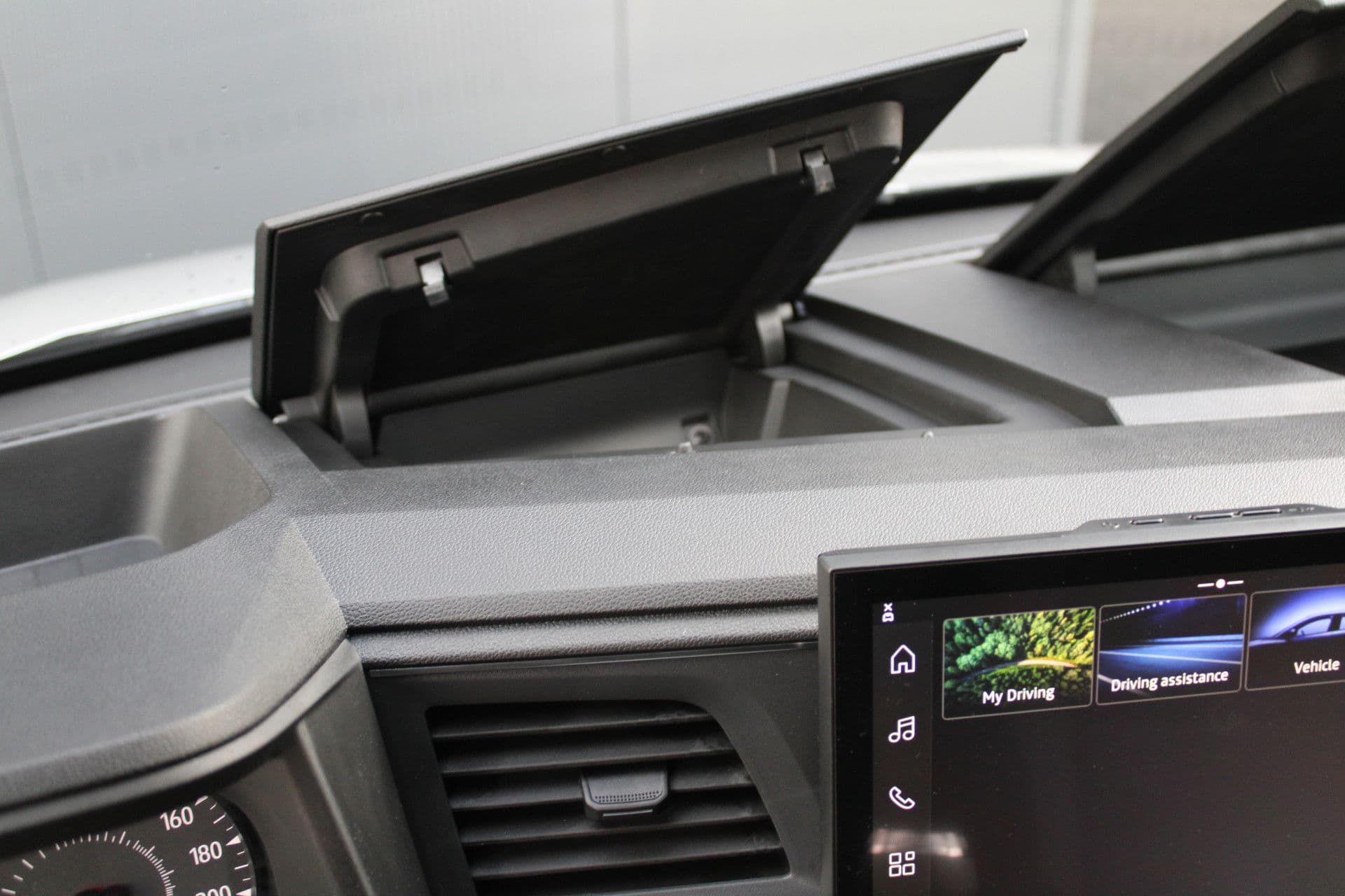 Renault Master T35 2.0 dCi 170pk L2H2 Extra - 2x Schuifdeur - Navigatie - Blind Spot - Camera - Stoelverwarming - Verwarmde voorruit - Rijklaar thumbnail 35