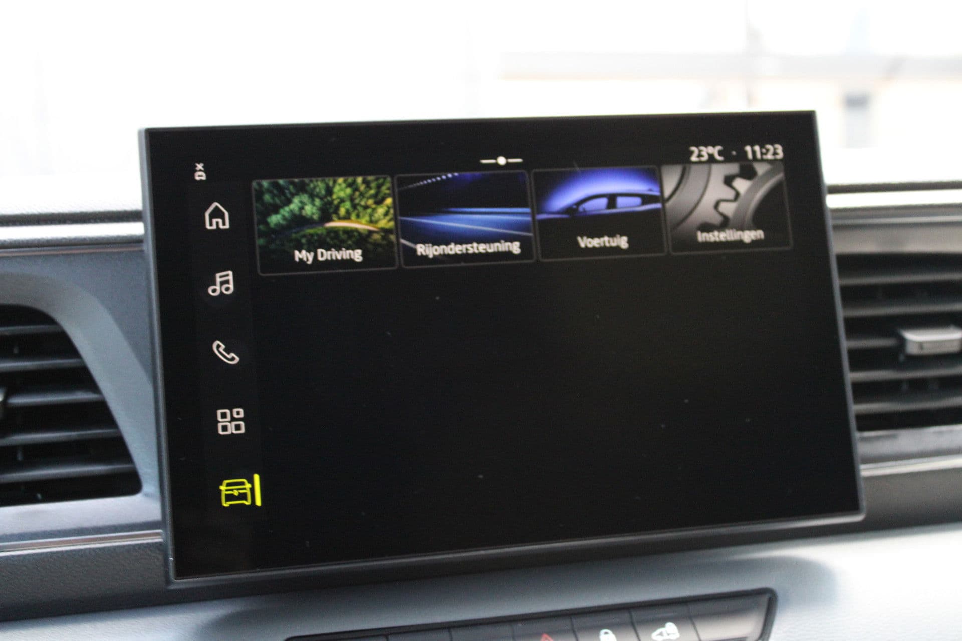 Renault Master T35 2.0 dCi 170pk L2H2 Extra - 2x Schuifdeur - Navigatie - Blind Spot - Camera - Stoelverwarming - Verwarmde voorruit - Rijklaar thumbnail 21