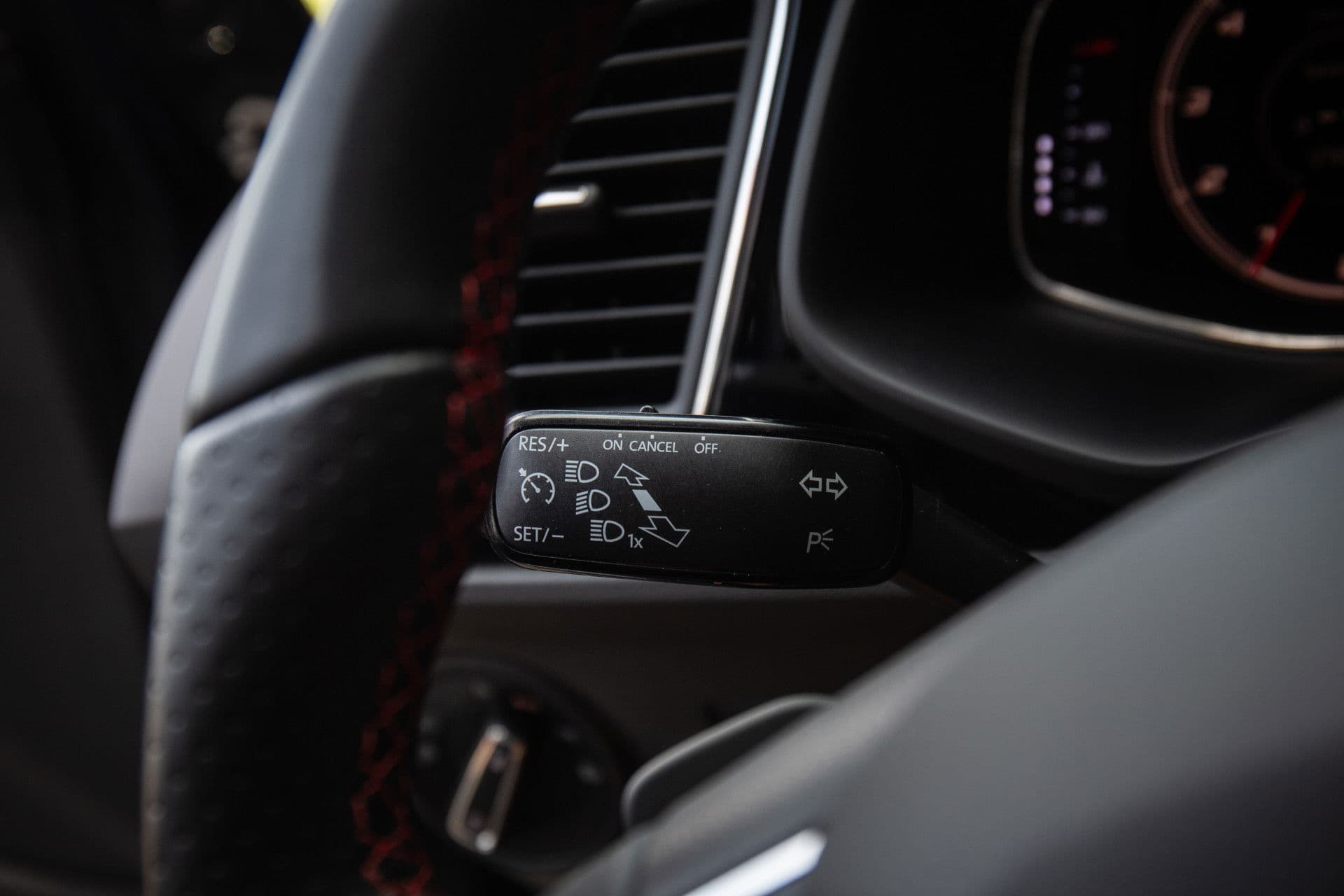 SEAT Leon 1.5 TSI FR Business Intense , Automaat, Cruise control, Sportstuur, Rode sticksels thumbnail 13