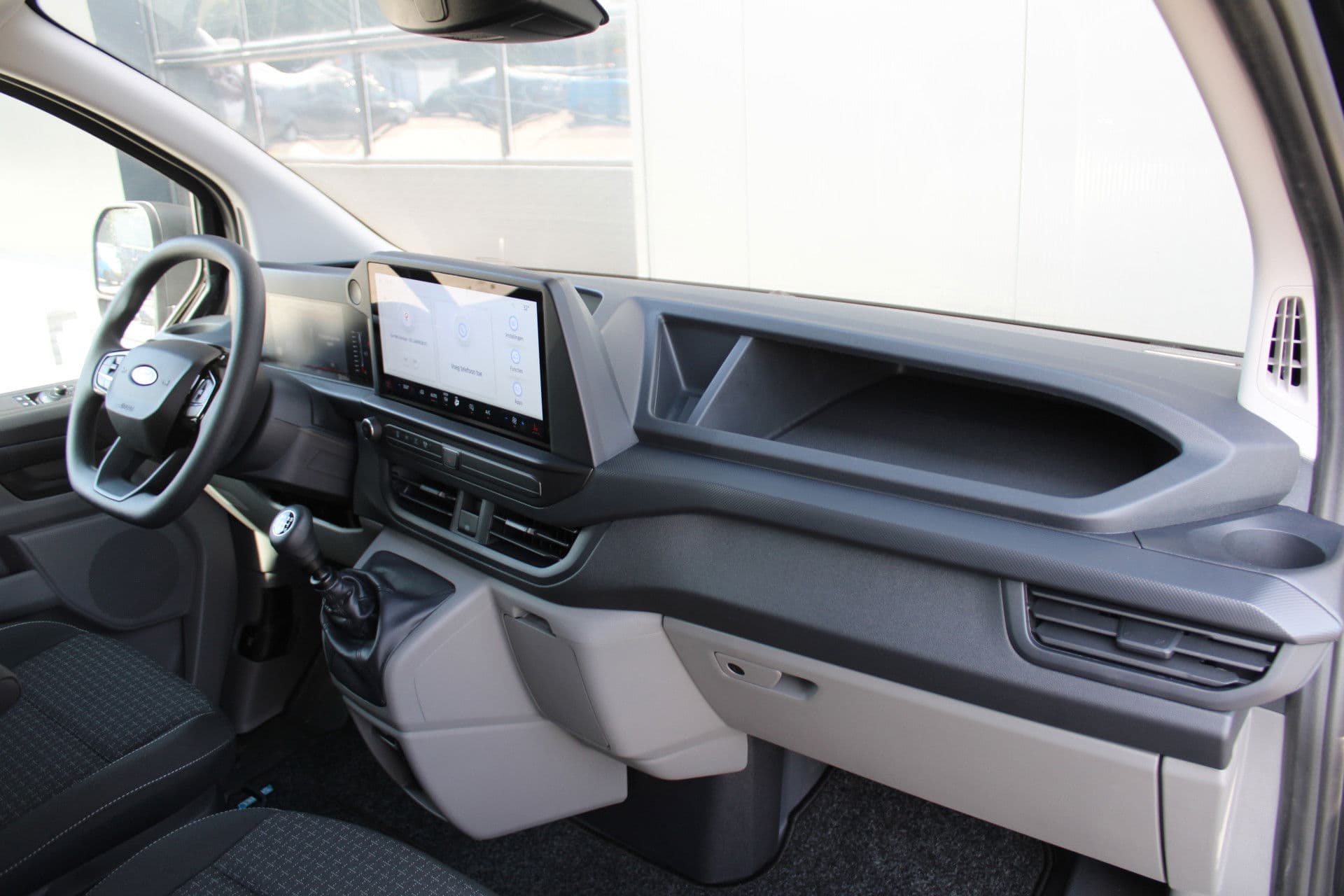 Ford Transit Custom 320 2.0 TDCI L2H1 Trend DC 136pk - Carplay - Android - Camera - Trekhaak - LED koplampen - Stoelverwarming - Draadloos laden - Rijklaar thumbnail 33