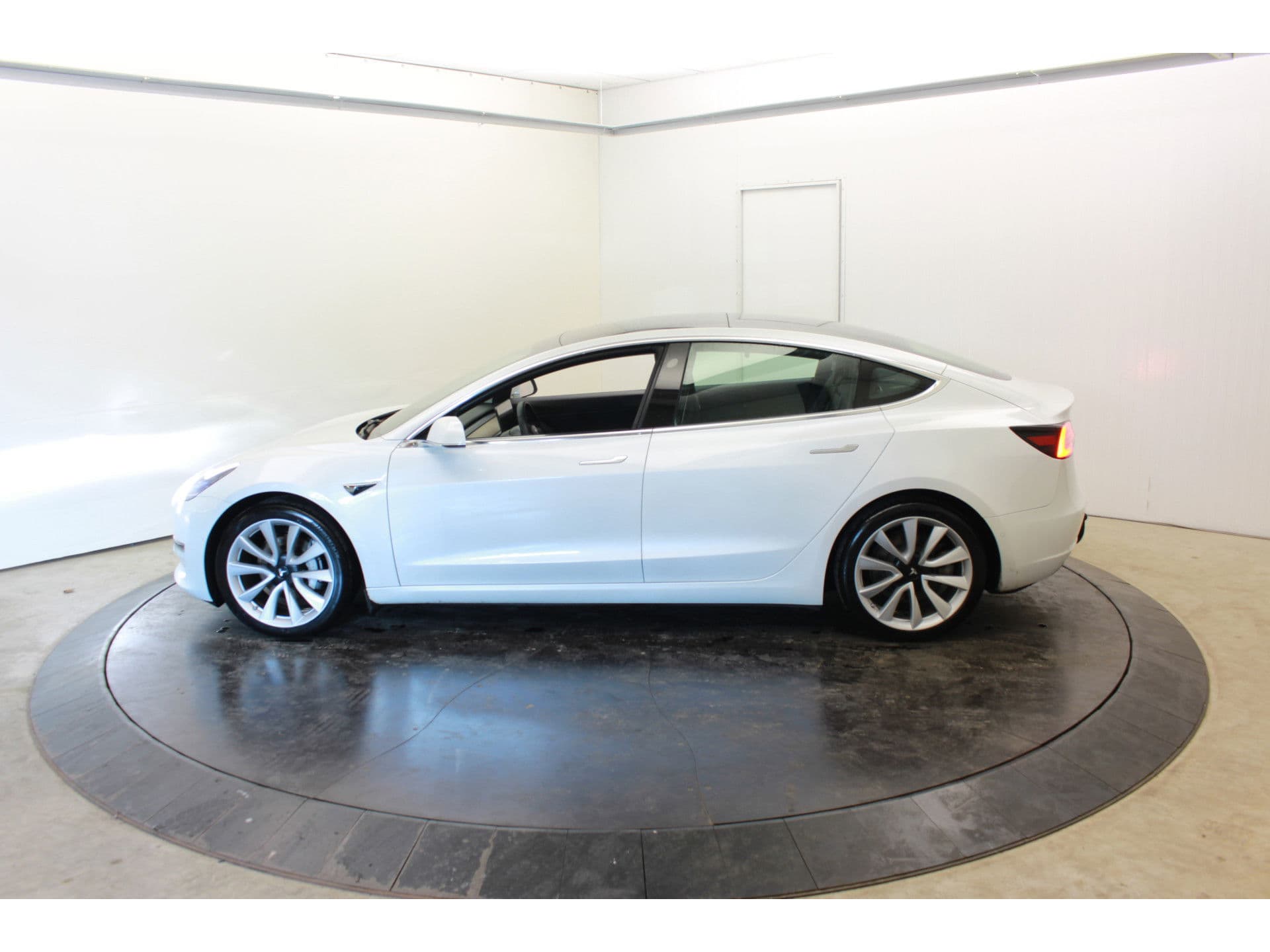 Tesla Model 3 Long Range AWD 75 kWh | Trekhaak | 19" | Autopilot | FSD Comp | Leder | Camera | Panodak thumbnail 5