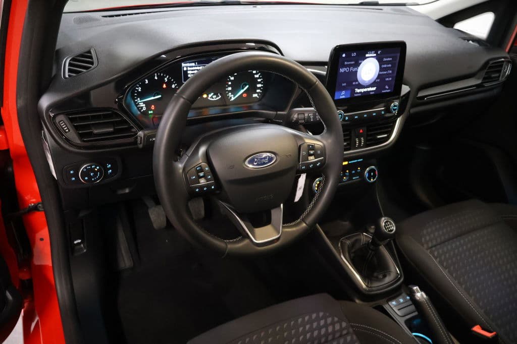 Ford Fiesta 1.0 EcoBoost Hybrid Titanium thumbnail 6