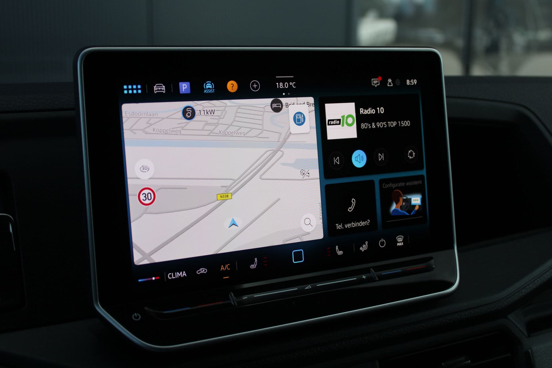 Volkswagen Crafter 35 2.0 TDI L3H3 177pk - Facelift - Navigatie - LED - Geveerde stoel - Virtual cockpit - Camera - Trekhaak - Stoelverwarming - Rijklaar thumbnail 23