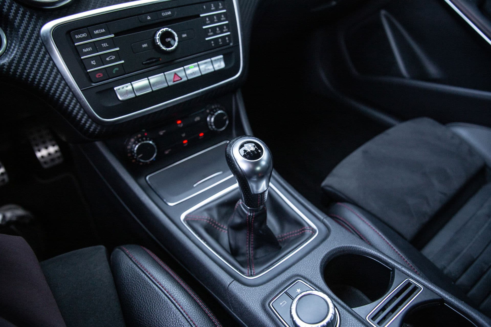 Mercedes-Benz A-Klasse 180 Business Solution AMG Upgrade Edition , Stoelverwarming, Camera, Led, NAP thumbnail 11