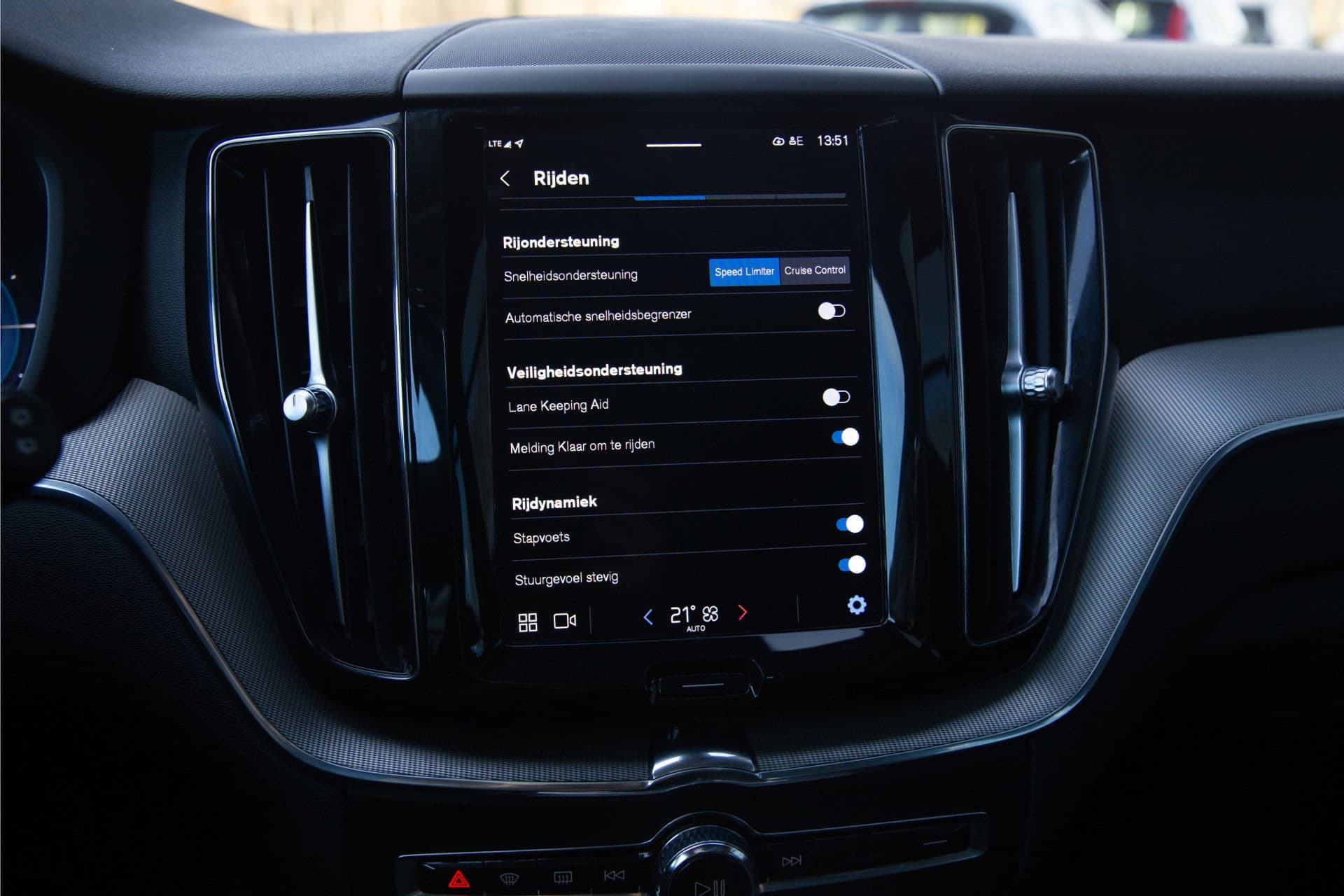 Volvo XC60 2.0 T6 Plug-in hybrid AWD Plus Dark , Panoramadak, Keyless entry, Carplay, thumbnail 22