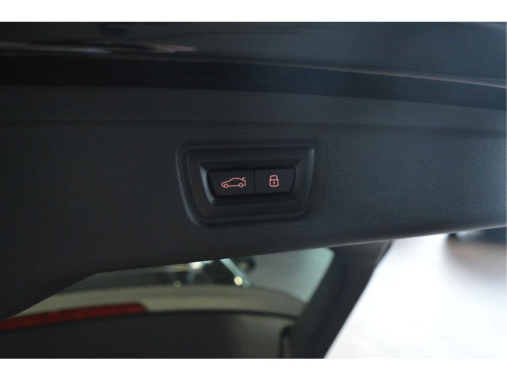 BMW 3 Serie Touring 320d M-SPORT pano camera led 18 inch 190 pk !! thumbnail 7