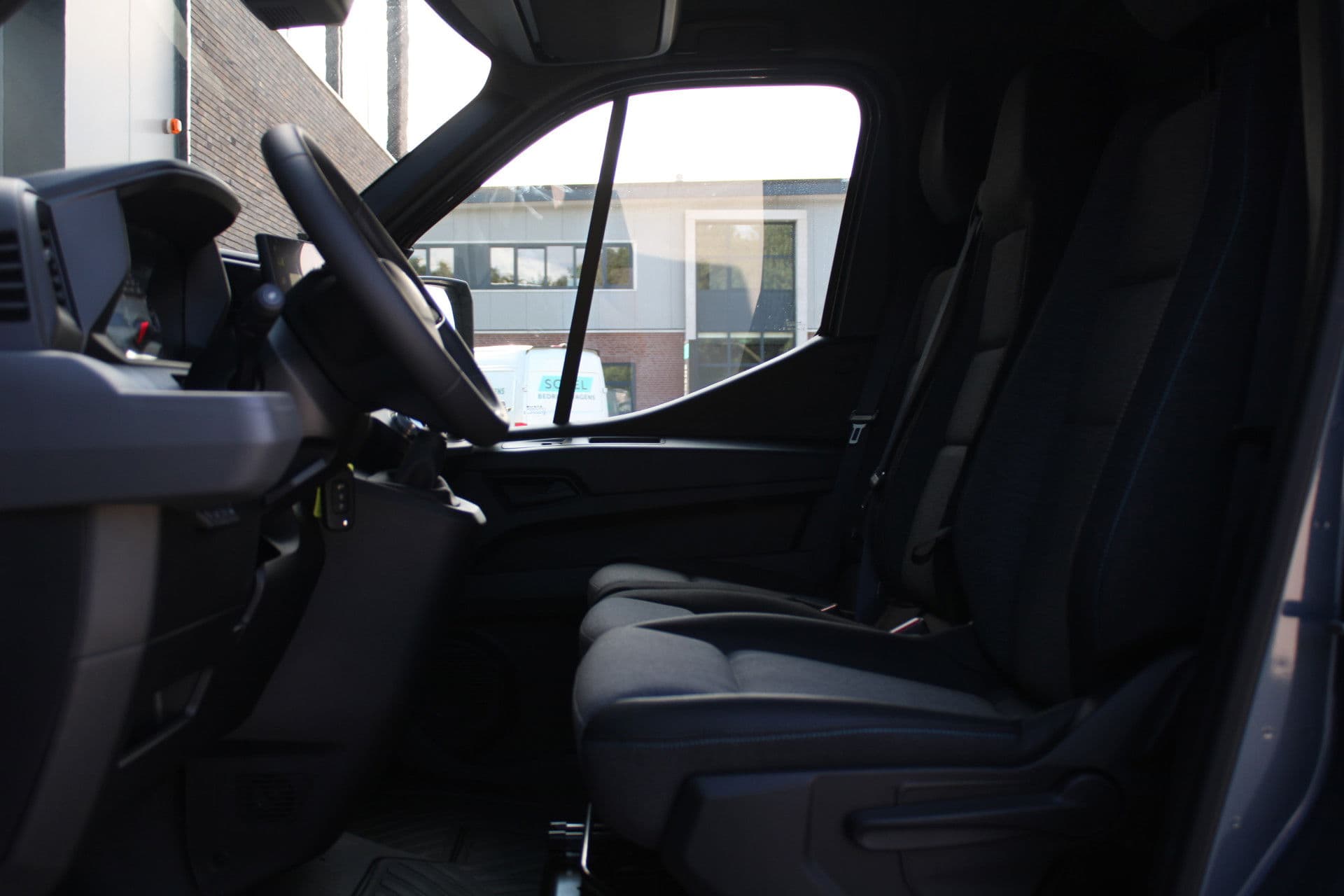 Renault Master T35 2.0 dCi 170pk L2H2 Extra - 2x Schuifdeur - Navigatie - Blind Spot - Camera - Stoelverwarming - Verwarmde voorruit - Rijklaar thumbnail 8