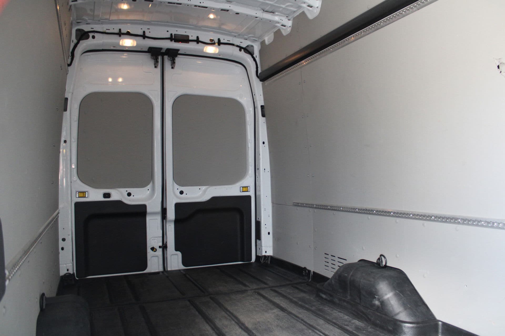 Ford Transit 350 2.0 TDCI L4H3 Trend RWD 130pk - 270gr deuren - Camera - Cruise - Carplay - Airco - PDC - Rijklaar thumbnail 11