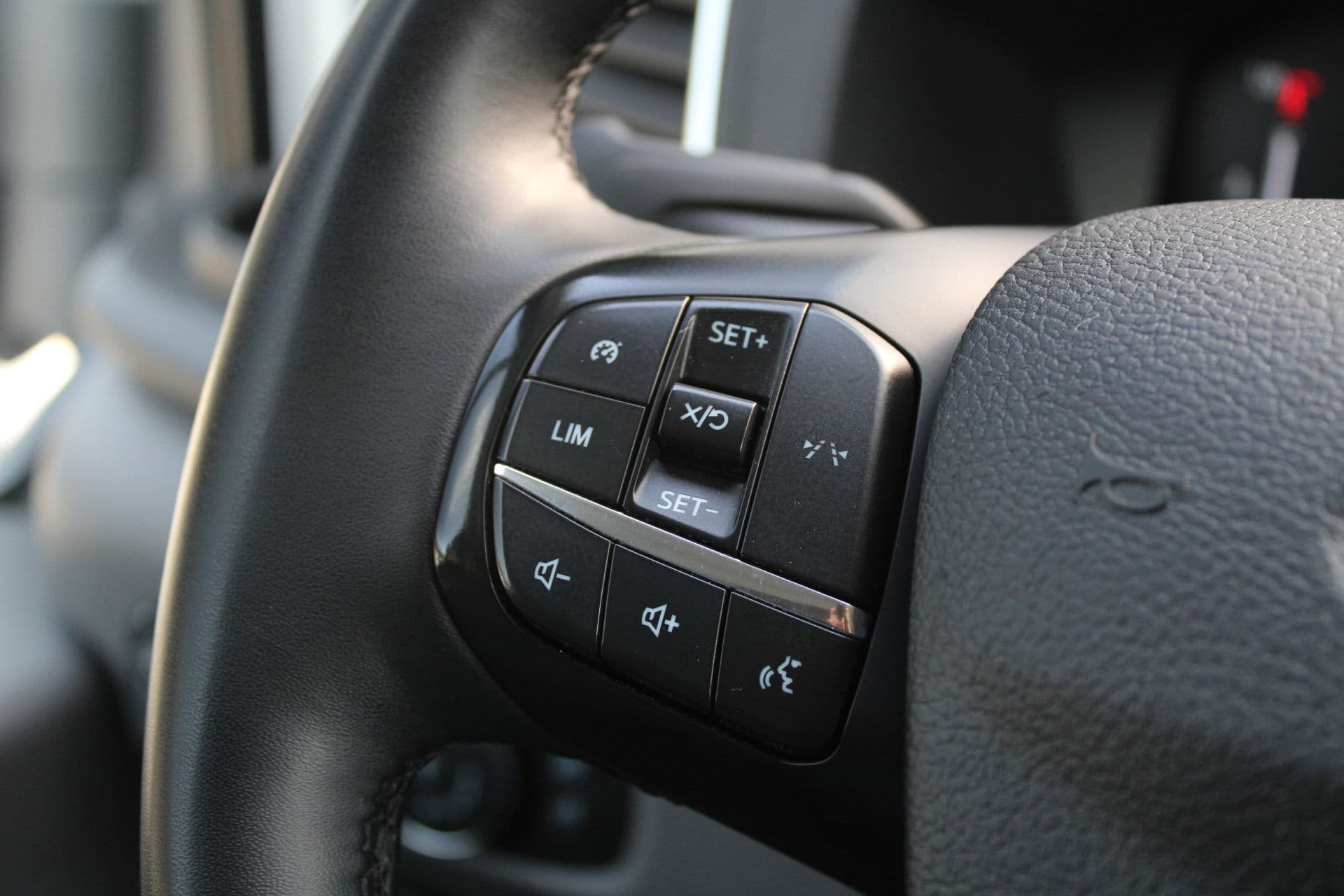 Ford Transit 350 2.0 TDCI L4H3 Trend RWD 130pk - 270gr deuren - Camera - Cruise - Carplay - Airco - PDC - Rijklaar thumbnail 19