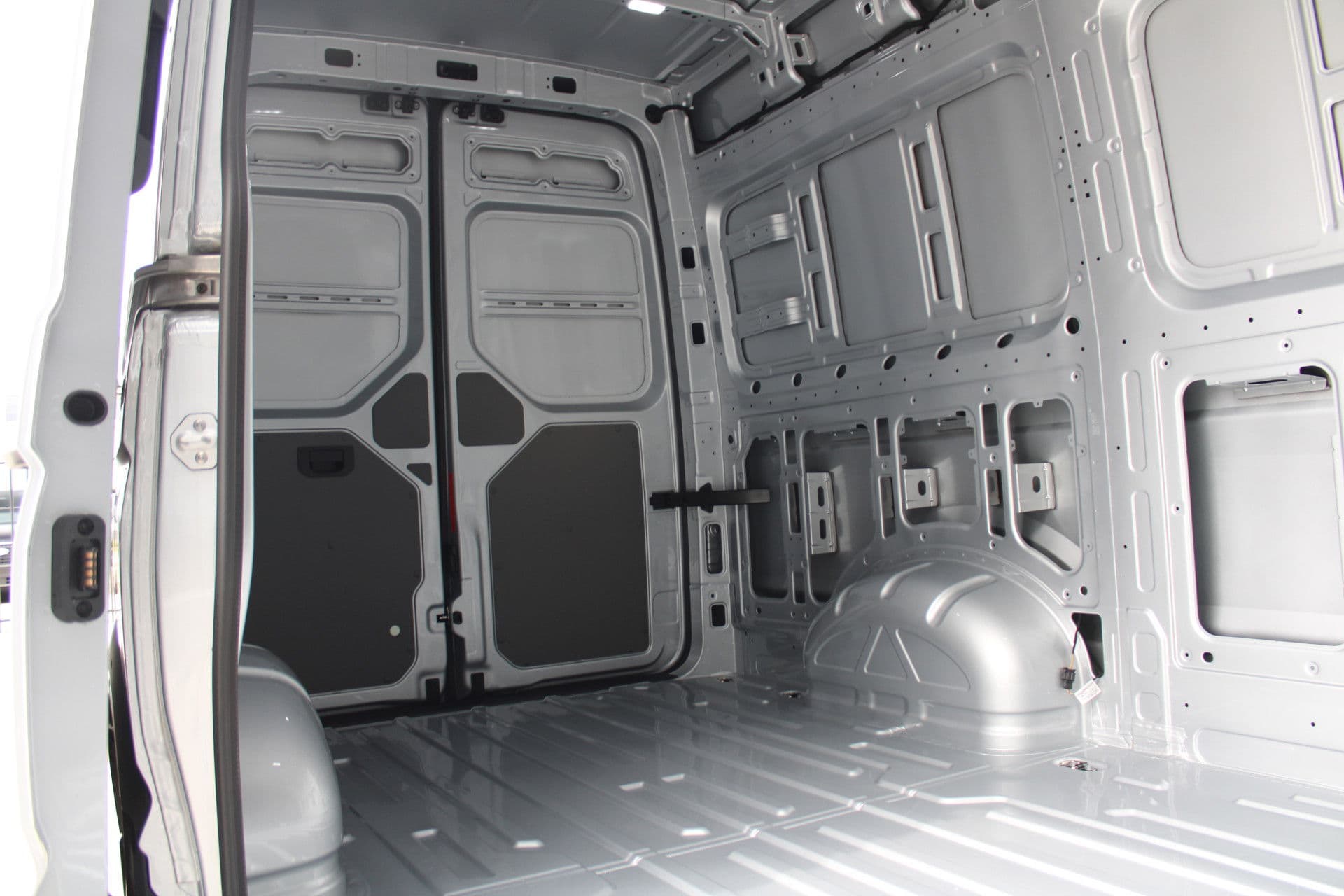 Volkswagen Crafter 30 2.0 TDI L3H3 140pk - Navigatie - DAB - Geveerde Stoel - Camera - Carplay - Rijklaar thumbnail 6