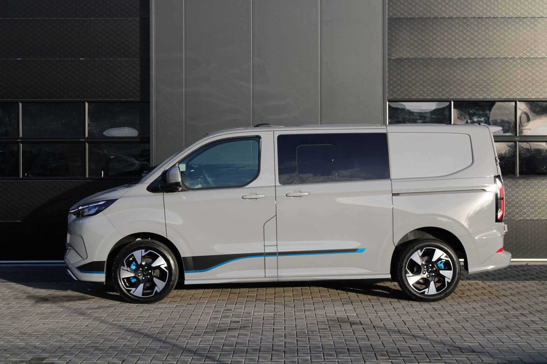 Ford Transit Custom 320 2.5 PHEV L1H1 Sport DC 232pk - 2x Schuif - 360 Camera - ACC - Keyless - Stoel/Stuurverwarming - Blindspot - Incl BPM - Rijklaar thumbnail 10