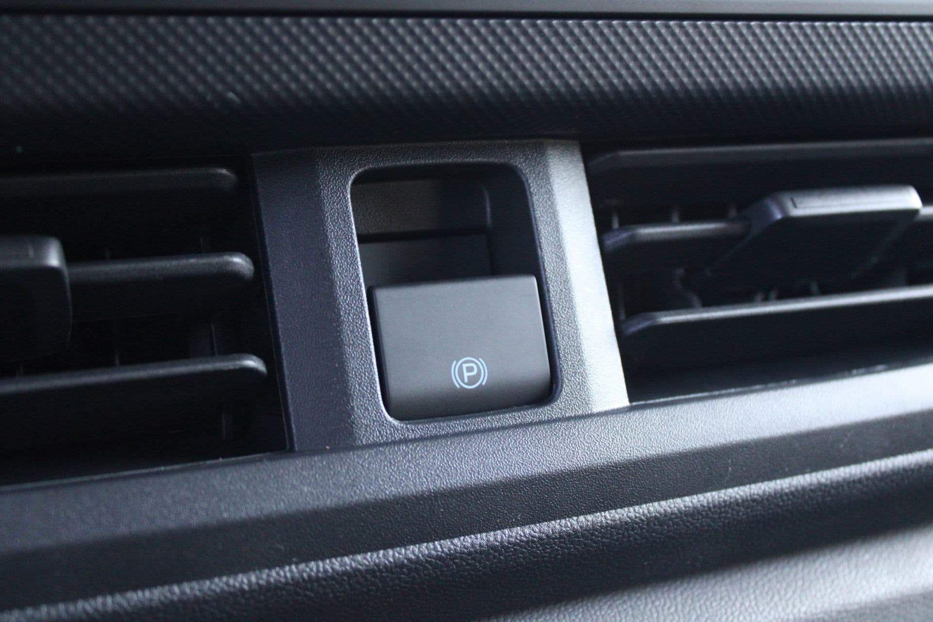 Ford Transit Custom 320 2.5 PHEV L2H1 Trend 232pk - 5 jaar GARANTIE - 2x Schuifdeur - Adaptive Cruise - Blind Spot - Navigatie - Camera - Verwarmd Stuur - Rijklaar thumbnail 35