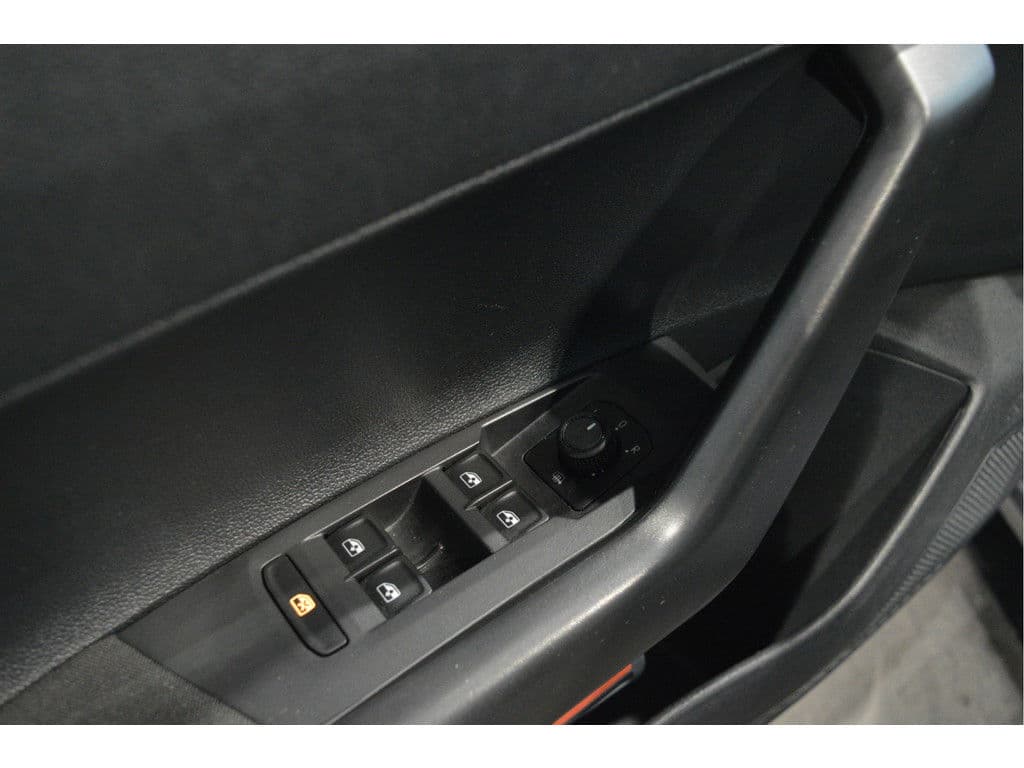 Volkswagen Polo 1.0 TSI carplay led cruise airco lichtmetaal 95 pk !! thumbnail 12