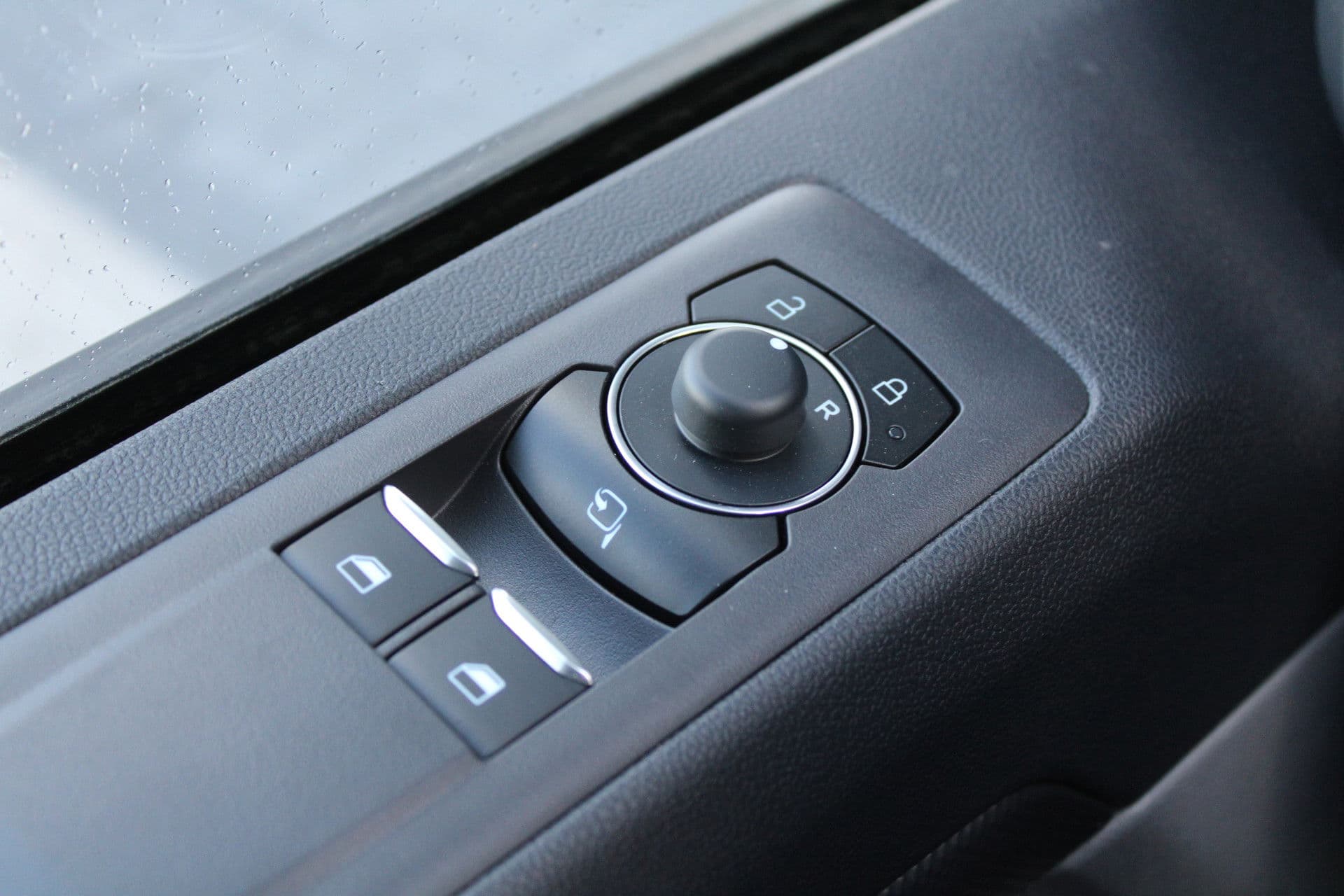 Ford Transit Custom 320 2.0 TDCI L2H1 Limited 150pk - Adaptive Cruise - Verwarmd stuur - Blind spot - Navigatie - Camera - Draadloos laden - Rijklaar thumbnail 15