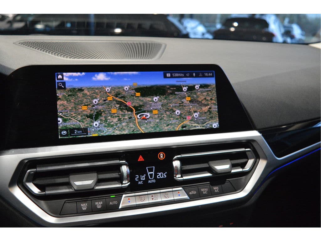 BMW 3 Serie 318i Edition navi clima cruise led pdc trekhaak 157 pk !! thumbnail 16