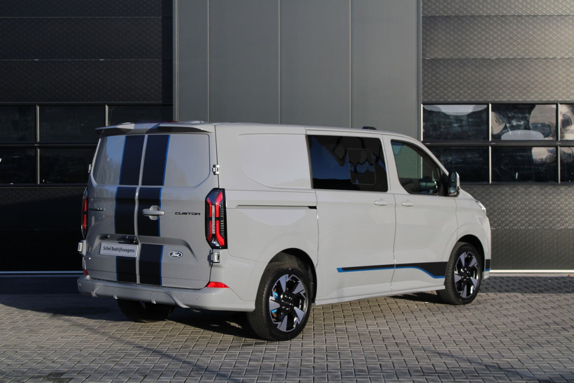 Ford Transit Custom 320 2.5 PHEV L1H1 Sport DC 232pk - 2x Schuif - 360 Camera - ACC - Keyless - Stoel/Stuurverwarming - Blindspot - Incl BPM - Rijklaar thumbnail 6
