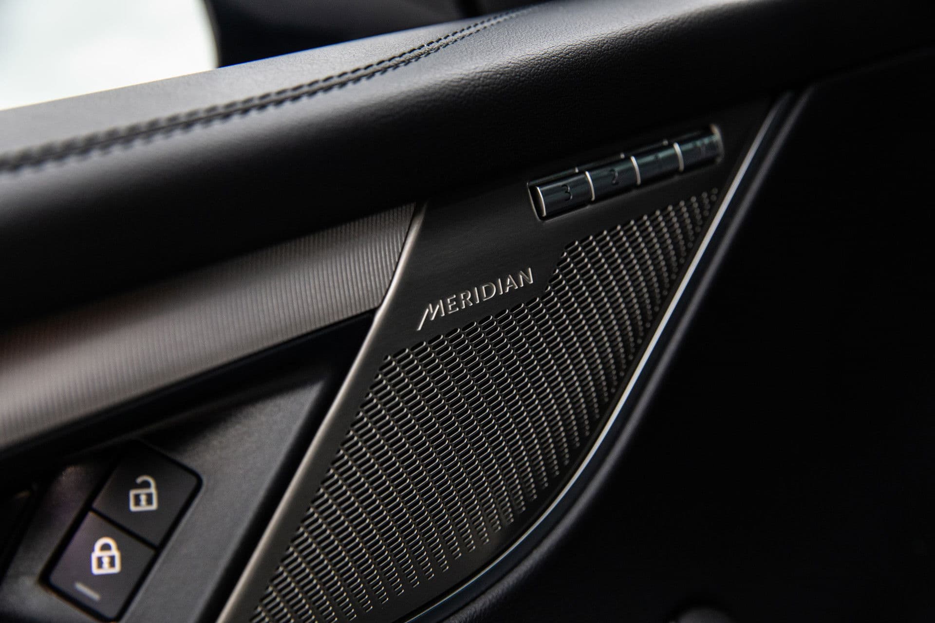 Jaguar F-Pace 2.0 P400e PHEV R-Dynamic SE , Panoramadak, Meridian, Head-up Display thumbnail 22