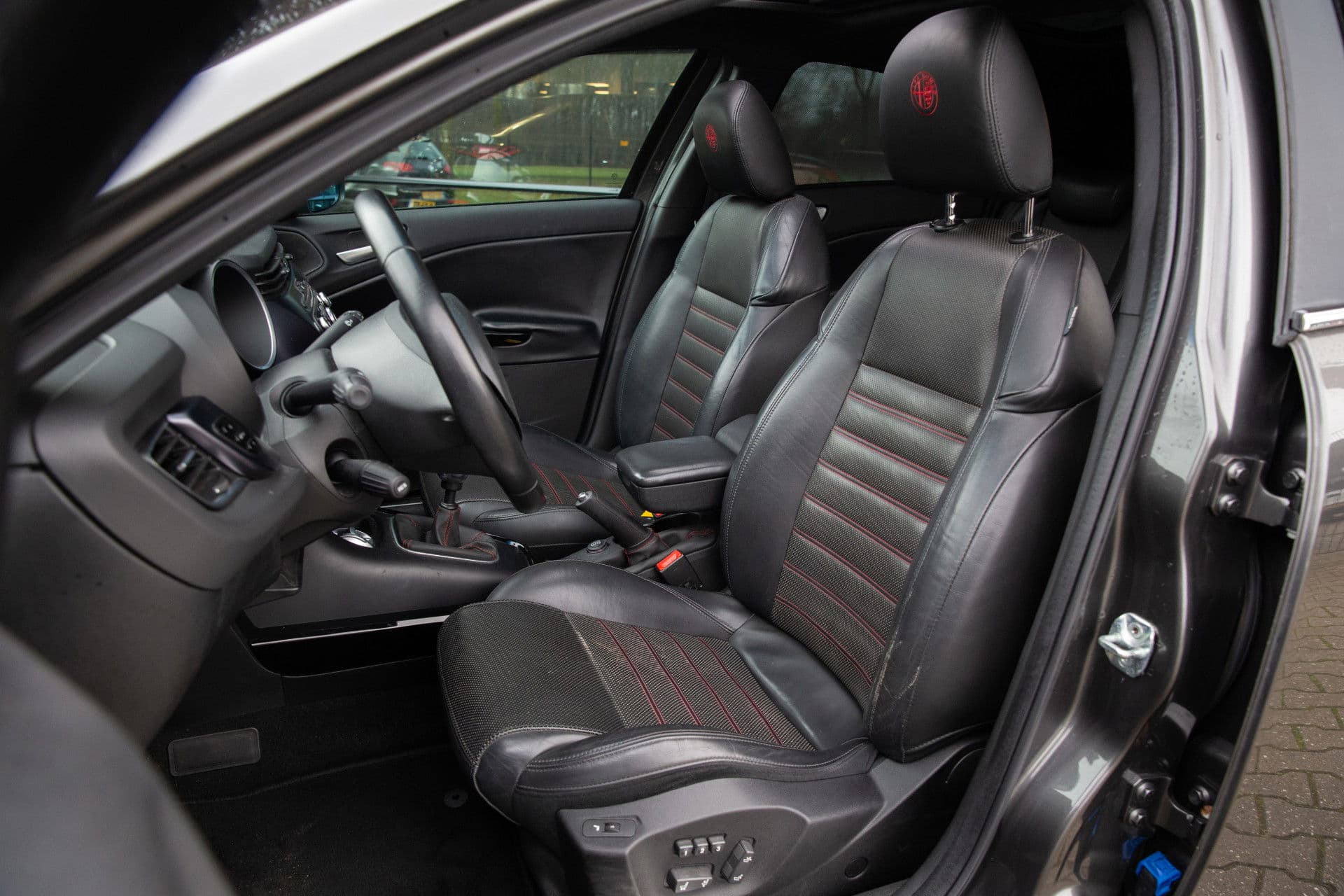 Alfa Romeo Giulietta 1.7 TBi Quadrifoglio Verde , Panoramadak, Cruise control, Goed onderhouden! thumbnail 4