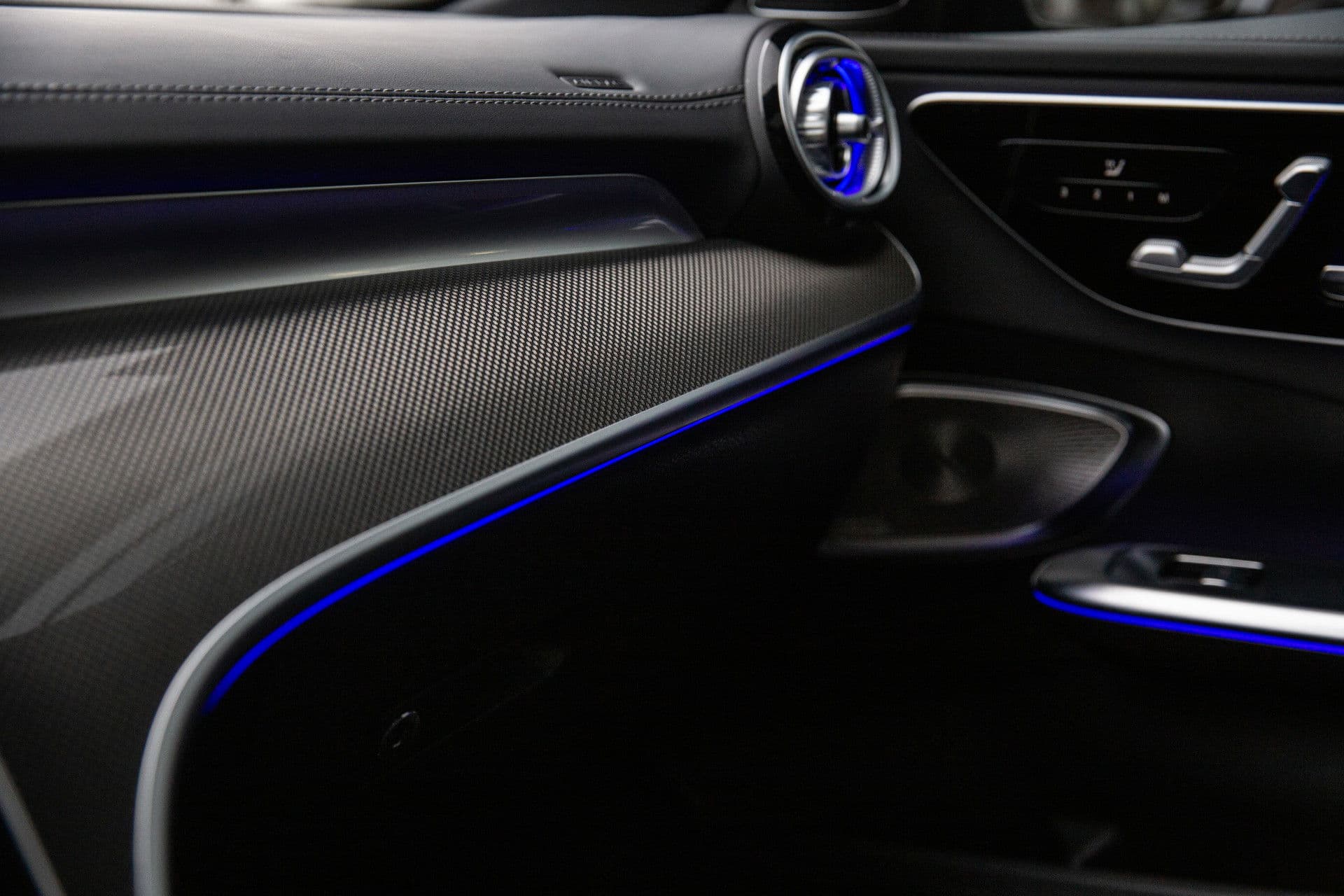 Mercedes-Benz C-Klasse Estate 200 Launch Edition AMG Line , Panoramadak, Sfeerverlichting, Burmester, 3D-camera, thumbnail 30