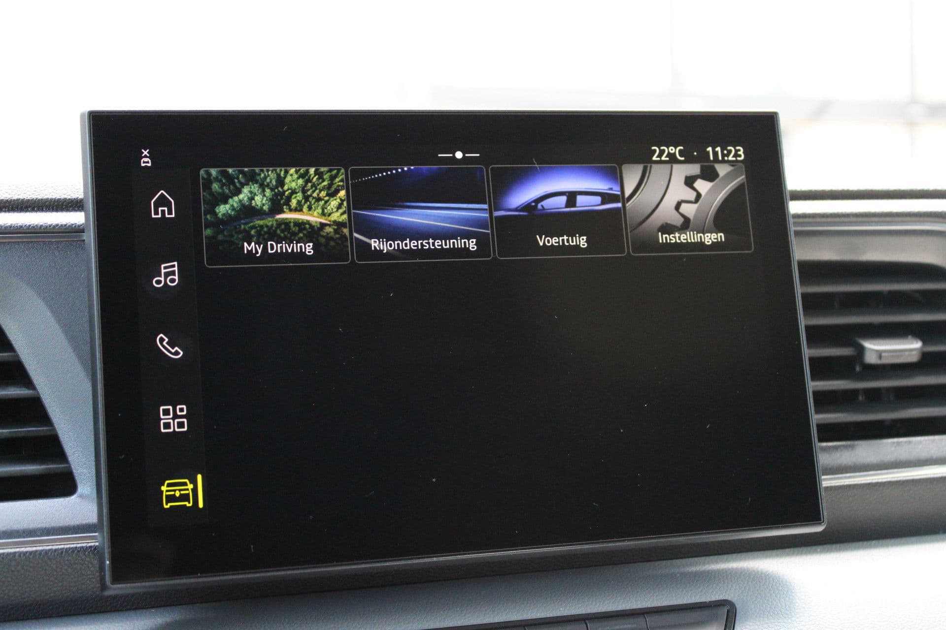 Renault Master T35 2.0 dCi 170pk L2H2 Extra - 2x Schuifdeur - Navigatie - Blind Spot - Camera - Stoelverwarming - Verwarmde voorruit - Rijklaar thumbnail 28