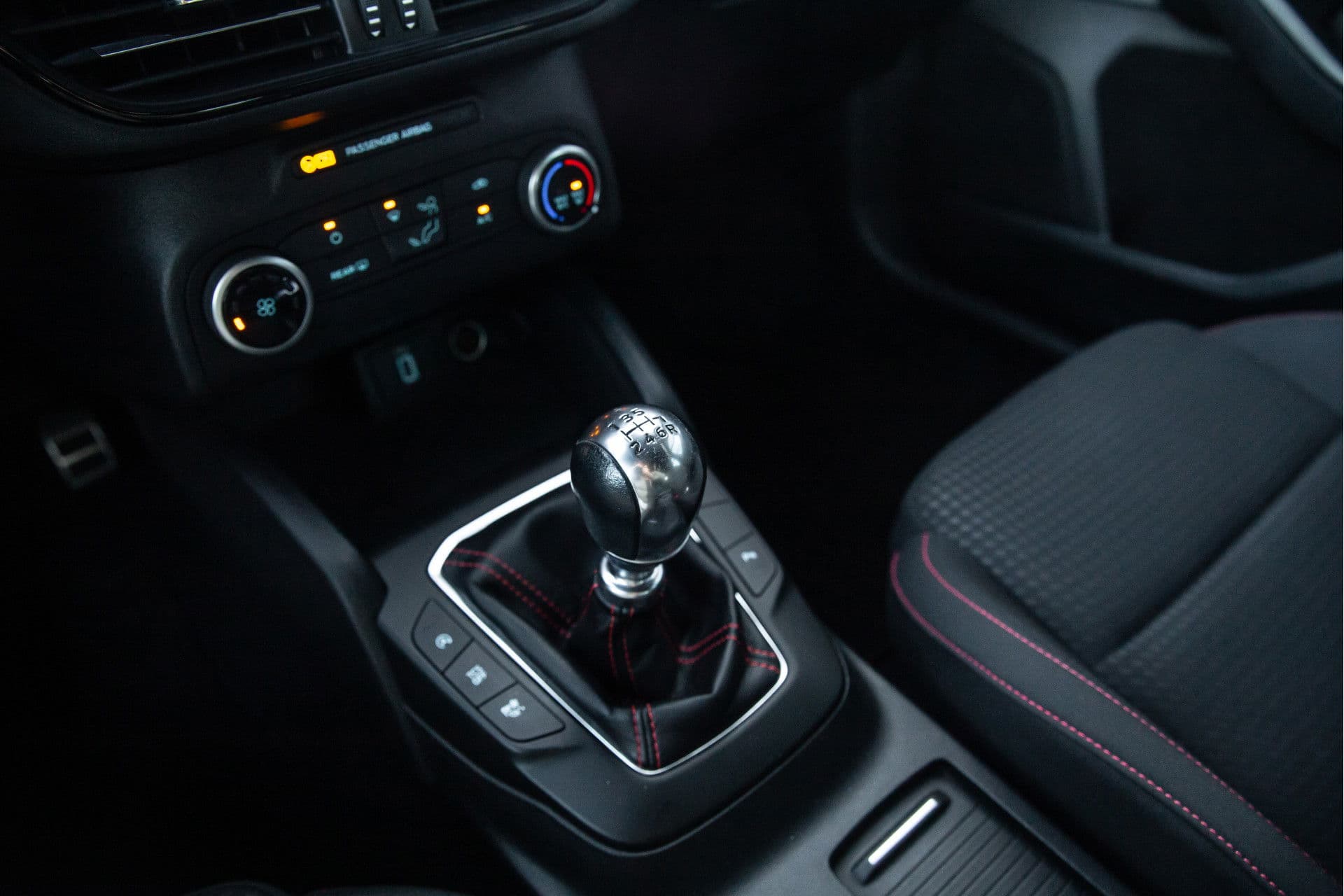 Ford Focus 1.0 EcoBoost ST Line Business , Cruise control, NL-auto, Navi thumbnail 5