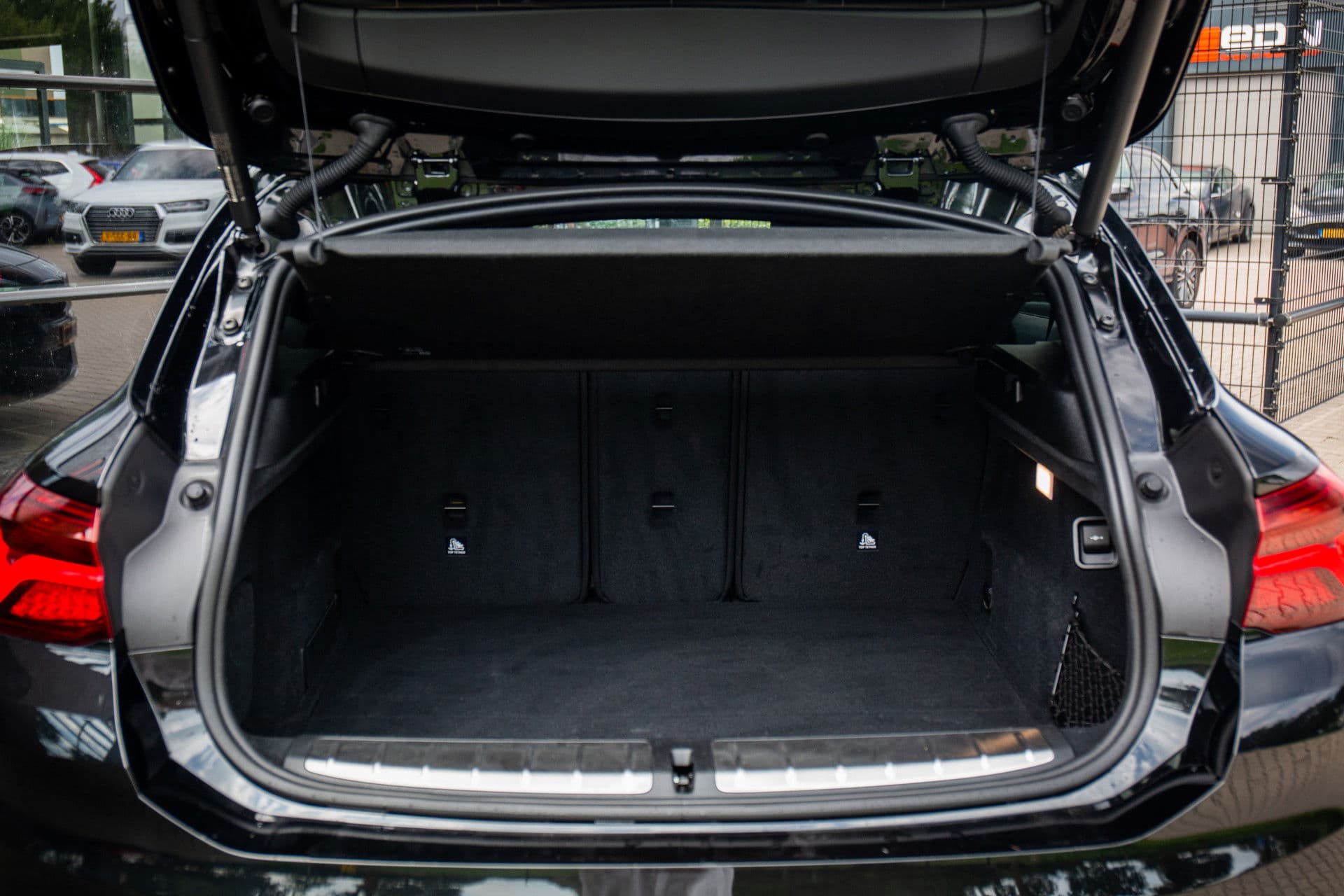 BMW X2 sDrive20i Business Edition , M-Sport, Panoramadak, Head-up display, BMW-Led thumbnail 31