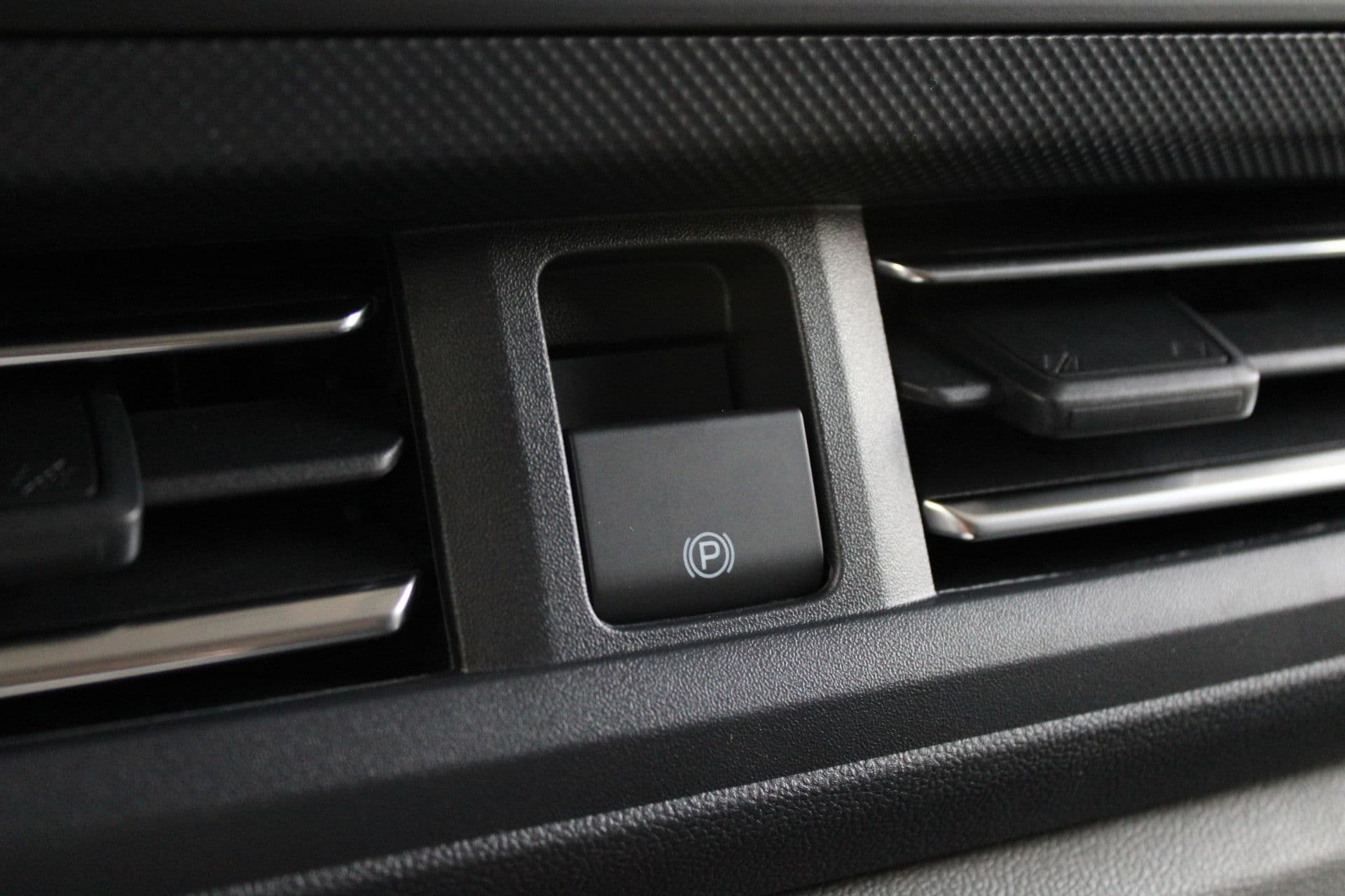 Ford Transit Custom 340 2.5 PHEV L2H1 Limited 232pk - 8 zits - Adaptive Cruise - Blind spot - Navi - Stuurverwarming - Airco achterin - Incl BPM - Rijklaar thumbnail 22