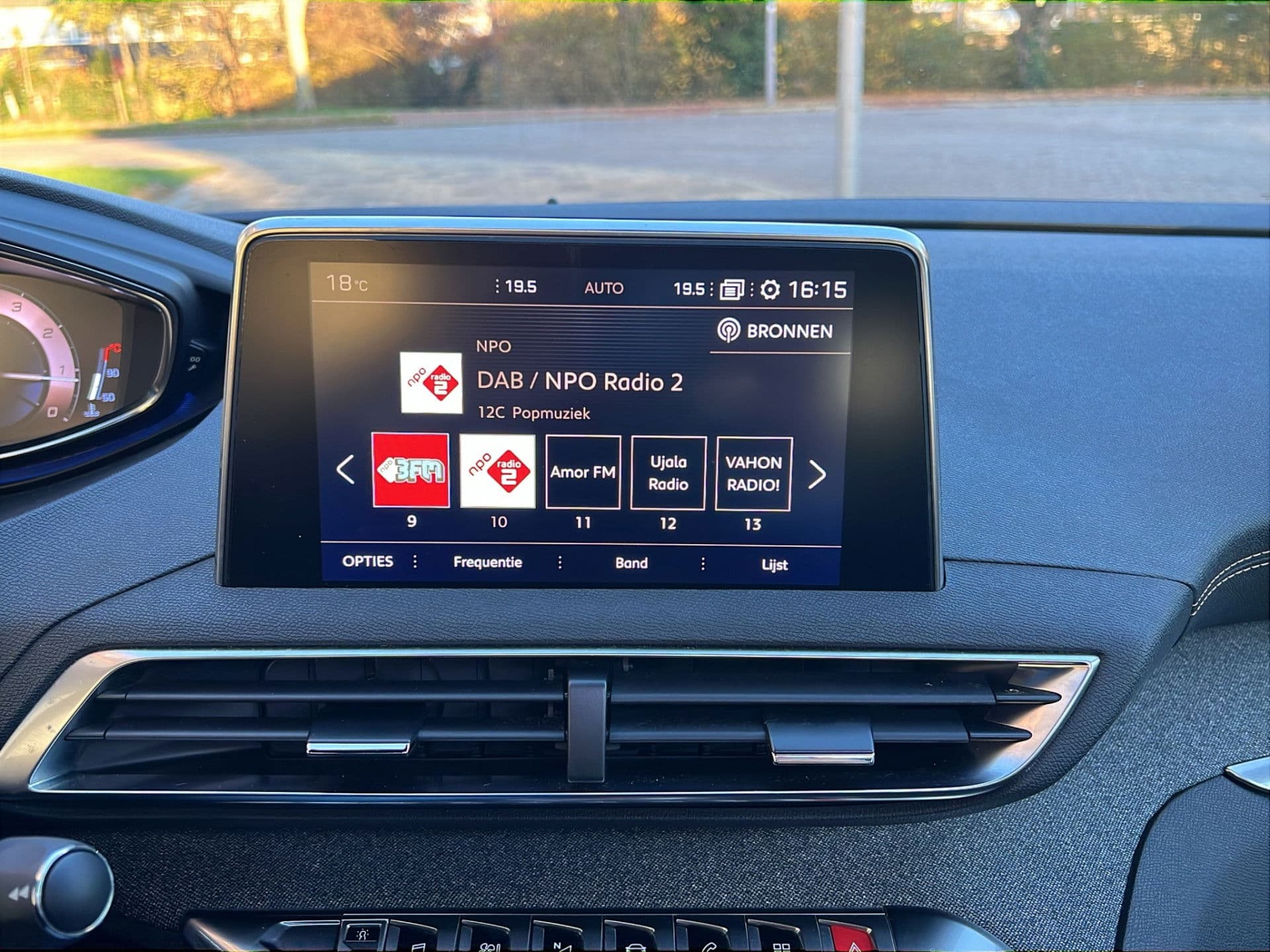 Peugeot 3008 1.6 PureTech GT Line | Pano | Camera | Keyless | NL Auto thumbnail 15