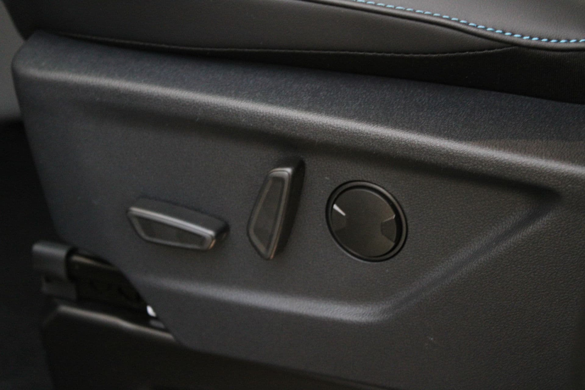 Ford Transit Custom 320 2.5 PHEV L1H1 Sport DC 232pk - 2x Schuif - 360 Camera - ACC - Keyless - Stoel/Stuurverwarming - Blindspot - Incl BPM - Rijklaar thumbnail 49