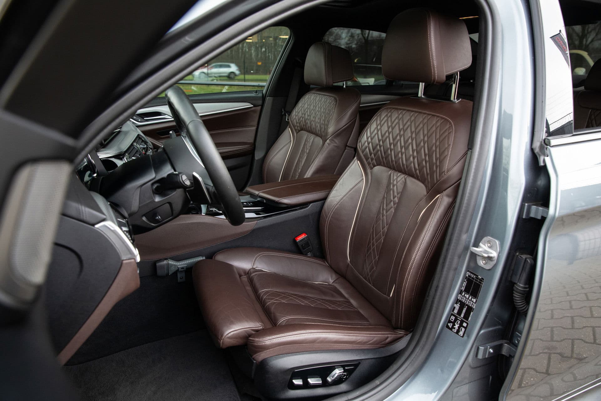 BMW 5 Serie M550i xDrive M-Sport , 4-wielsturing, Panoramadak, Harman/Kardon, Adap. cruise, thumbnail 4