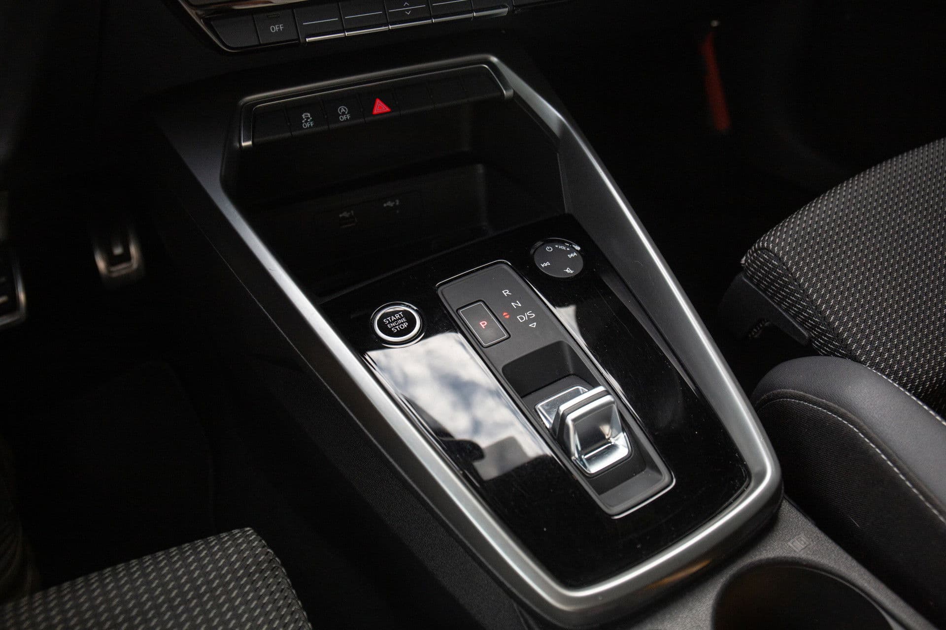 Audi A3 Sportback 35 TFSI S edition , S-line, NL-Auto, Afgevlakt stuur thumbnail 11