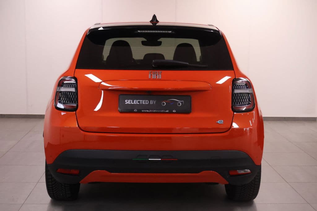 Fiat 600E La Prima 54 kWh thumbnail 4