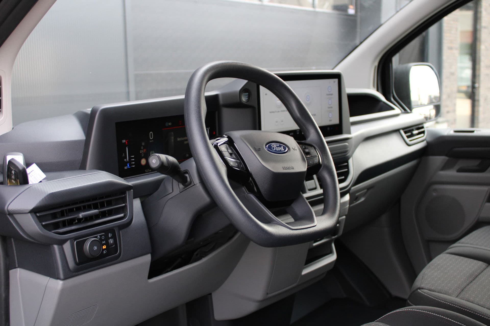 Ford Transit Custom 320 2.0 TDCI L2H1 Trend 170pk - Achterklep - Carplay - Android - LED koplampen - Stoelverwarming - 70l tank - Rijklaar thumbnail 2